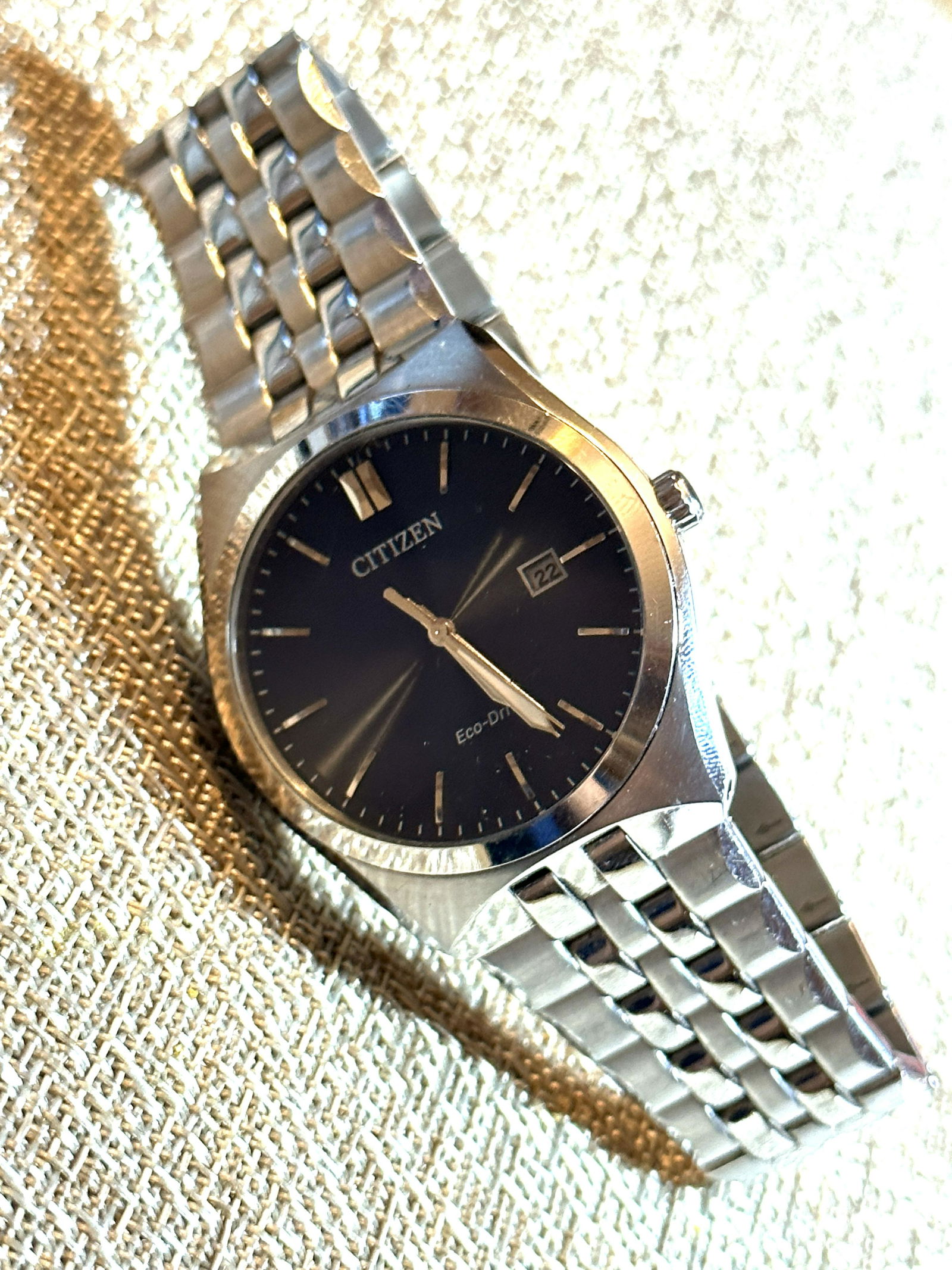 CITIZEN ECO-DRIVE MENS WRISTWATCH: CITIZEN ECO-DRIVE MENS WRISTWATCH. IN MINT OVERALL SHAPE AND CONDITION. A GREAT ADDITION TO YOUR COLLECTION.