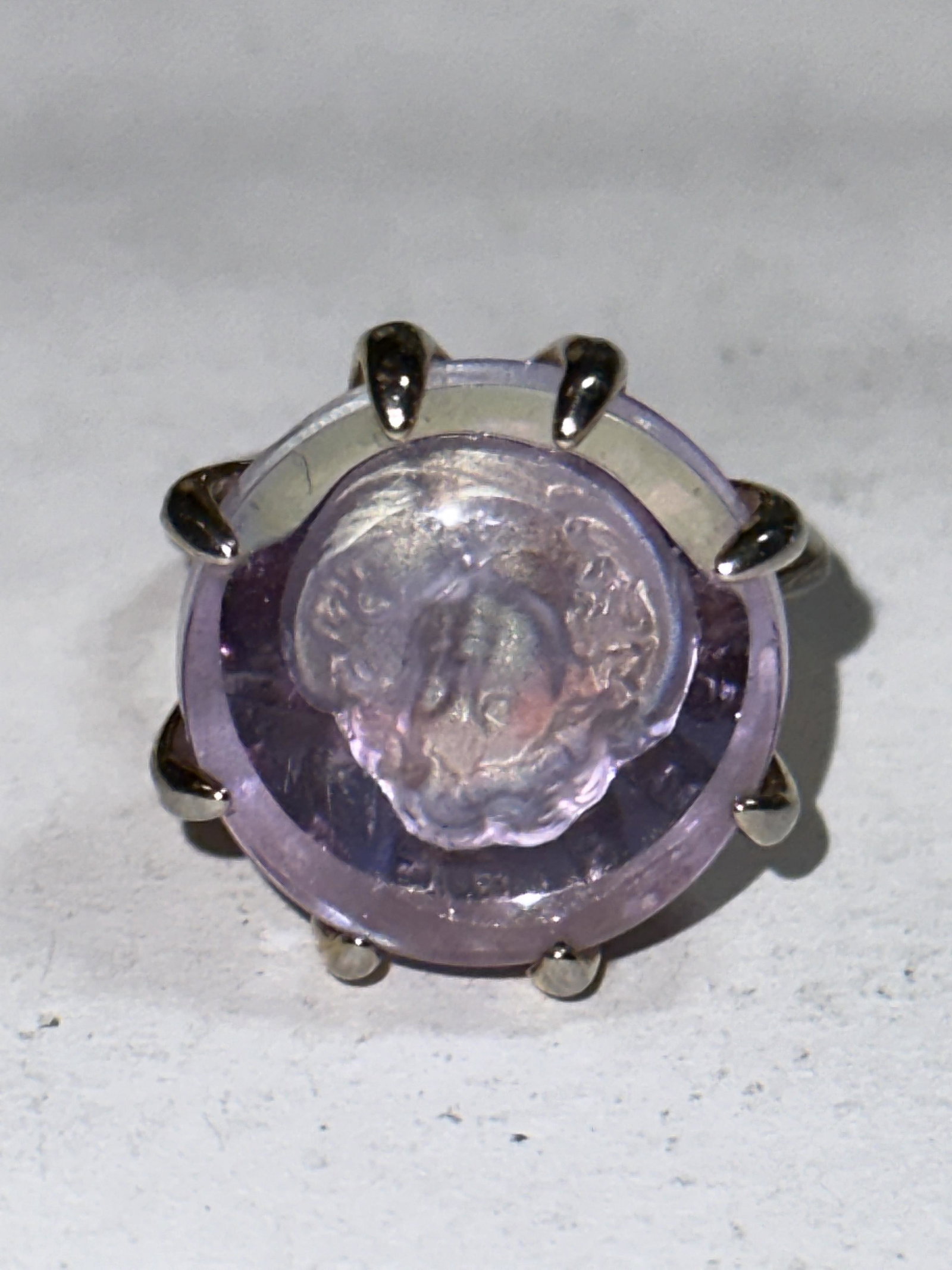DESIGNER KIRKS FOLLY COCKTAIL GEMSTONE RING SZ 7: DESIGNER KIRKS FOLLY COCKTAIL GEMSTONE RING SZ 7. IT IS IN MINT OVERALL SHAPE AND CONDITION. A GREAT FIND AND AN EXCELLENT ADDITION TO YOUR COLLECTION.