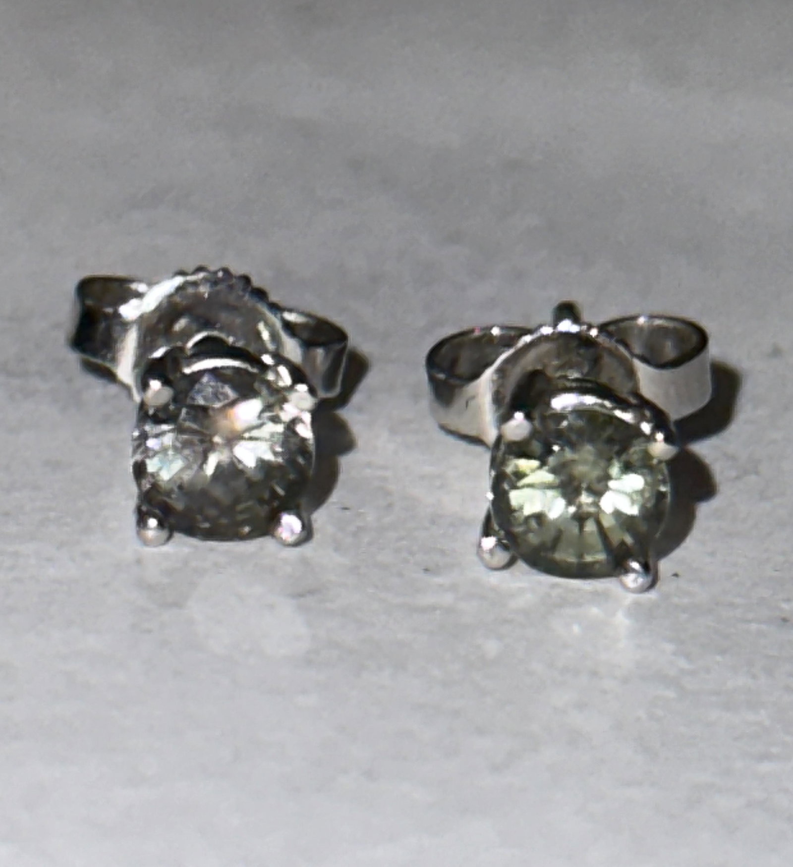 ESTATE 14K GOLD 0.60 TCW ALEXANDRITE STUDS EARRINGS: ESTATE 14K GOLD 0.60 TCW ALEXANDRITE STUDS EARRINGS. A RARE FIND. IT IS IN MINT OVERALL SHAPE AND CONDITION. PLEASE VIEW ALL DETAILED PICTURES. A GREAT FIND AND AN EXCELLENT ADDITION TO YOUR COLLECTIO