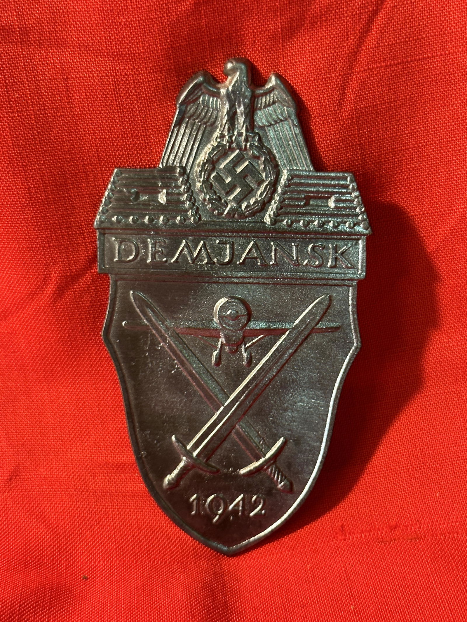 WW2 GERMAN DEMJANSK 1942 SHIELD: WW2 GERMAN DEMJANSK 1942 SHIELD. IT IS IN GOOD SHAPE AND CONDITION WITH A NICE PATINA THROUGHOUT. SHOWS WEAR AND TEAR. PLEASE VIEW ALL DETAILED PICTURES. A WELL MADE ANTIQUE GERMAN ARTIFACT.