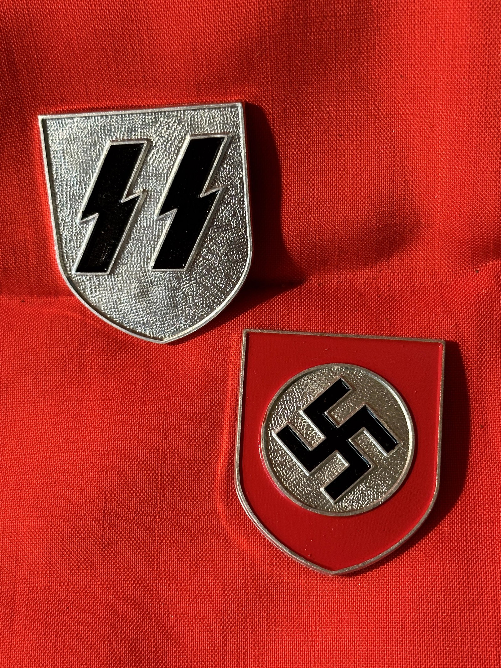 WW2 GERMAN AFRIKA KORPS HELMET SHIELDS - MARKED F.P. 1942: WW2 GERMAN AFRIKA KORPS HELMET SHIELDS - MARKED F.P. 1942. IT IS IN MINT OVERALL SHAPE AND CONDITION WITH A NICE PATINA THROUGHOUT. PLEASE VIEW ALL DETAILED PICTURES.