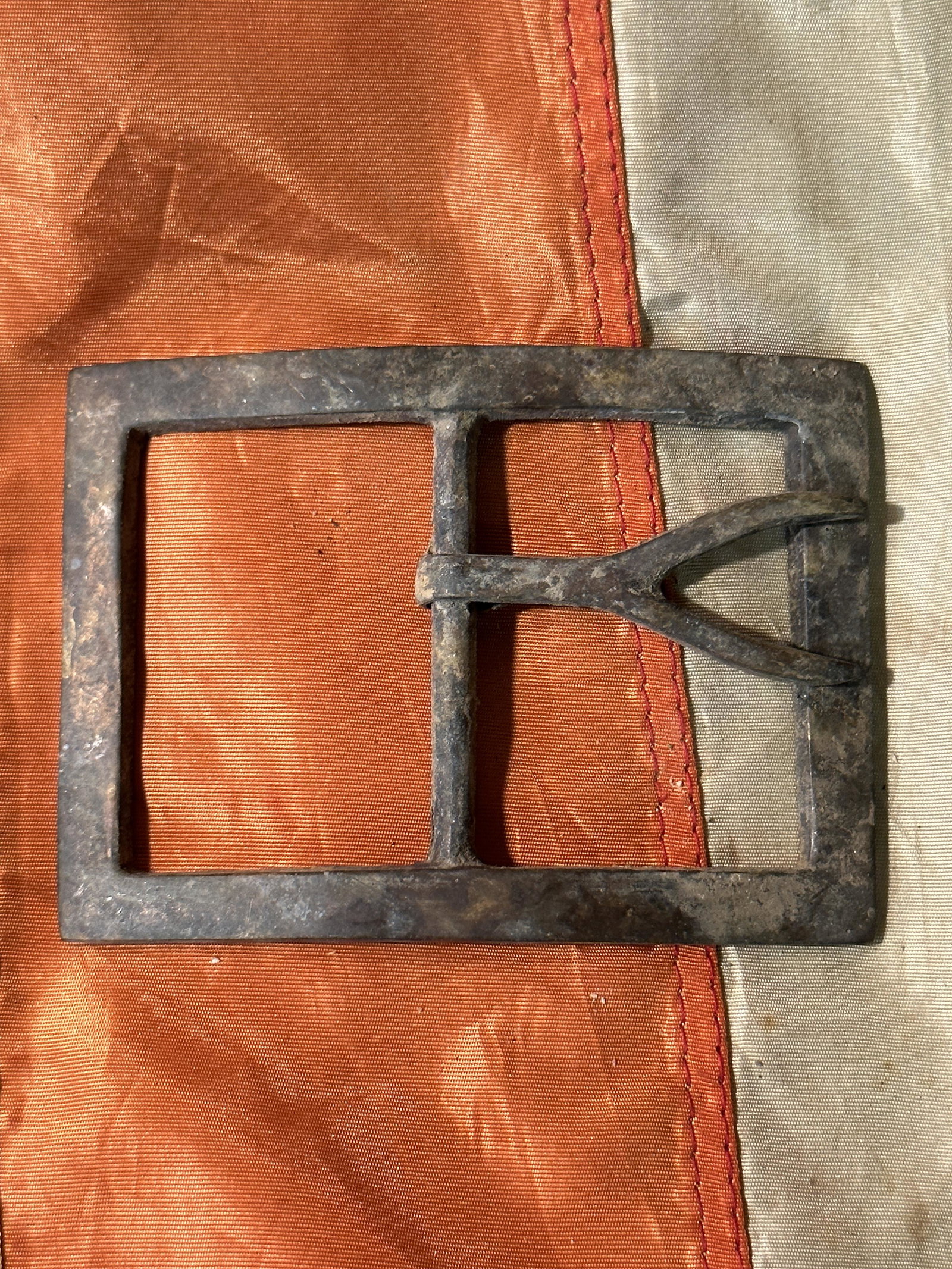 RARE CIVIL WAR CONFEDERATE WARRIOR BELT BUCKLE: RARE CIVIL WAR CONFEDERATE WARRIOR BELT BUCKLE. A RARE FIND. IT IS IN MINT OVERALL SHAPE AND CONDITION WITH A BEAUTIFUL OVERALL PATINA. PLEASE VIEW ALL DETAILED PICTURES. A GREAT FIND AND AN EXCELLENT