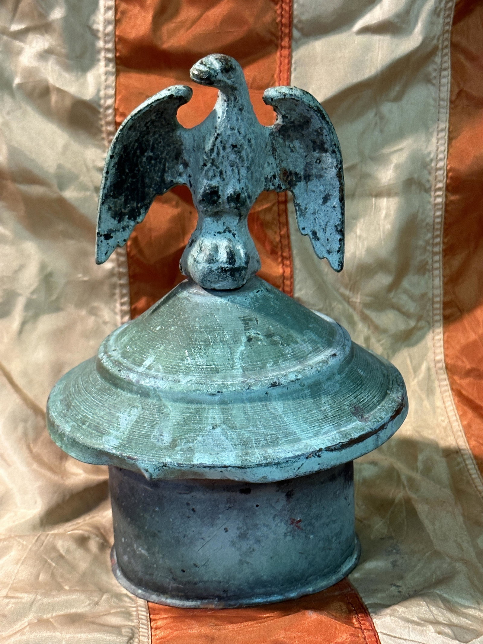 RARE CIVIL WAR CONFEDERATE FLAG POLE TOP: RARE CIVIL WAR CONFEDERATE FLAG POLE TOP. BEAUTIFUL EAGLE FLAG POLE TOP. SHOWS GOOD WEAR AND AGE. PLEASE VIEW ALL DETAILED PICTURES. A GREAT FIND AND AN EXCELLENT ADDITION TO YOUR COLLECTION.