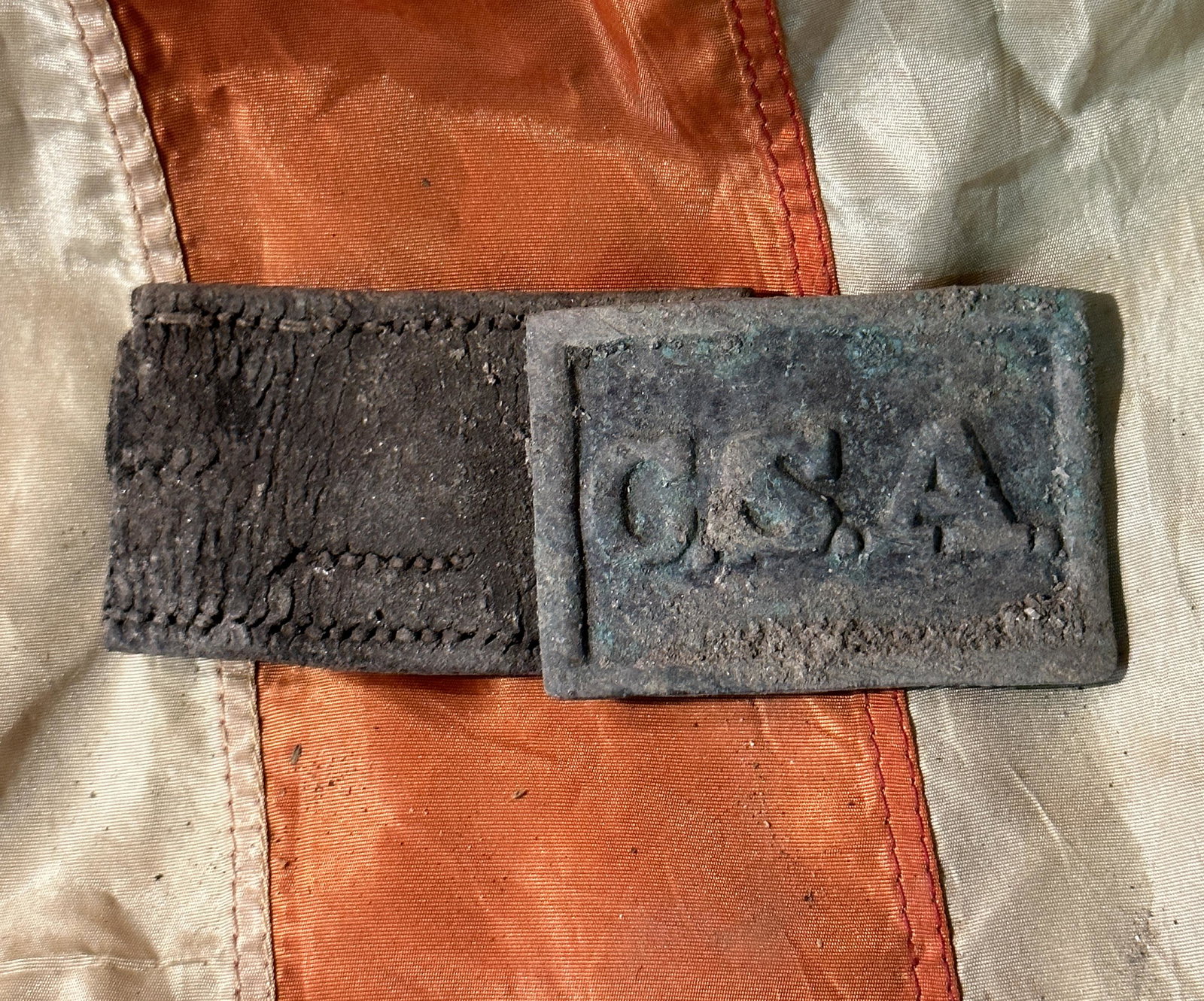 SCARCE DUG CIVIL WAR CSA BELT BUCKLE WITH SOME LEATHER ATTACHED: SCARCE DUG CIVIL WAR CSA BELT BUCKLE WITH SOME LEATHER ATTACHED. APPEARS TO BE DUG. SHOWS A TON OF USE AND A GREAT OVERALL PATINA. HAS A GREAT LOOK TO IT WITH AN EXCELLENT OVERALL EYE APPEAL. PLEASE V
