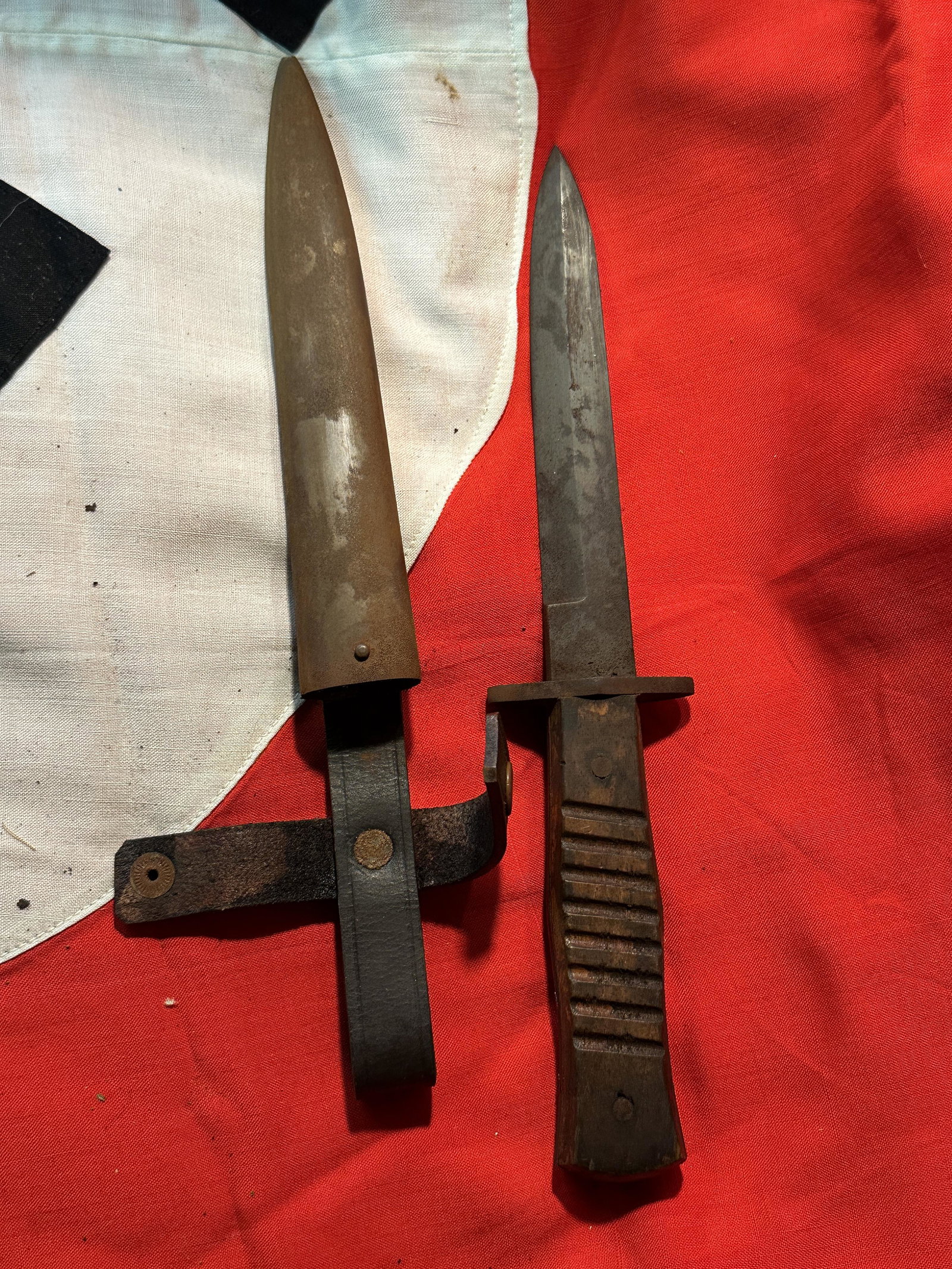WW2 GERMAN WARRIOR BOOT KNIFE DAGGER WITH SHEATH: WW2 GERMAN WARRIOR BOOT KNIFE DAGGER WITH SHEATH. A RARE FIND. IT IS IN MINT OVERALL SHAPE AND CONDITION WITH A BEAUTIFUL OVERALL PATINA. PLEASE VIEW ALL DETAILED PICTURES.