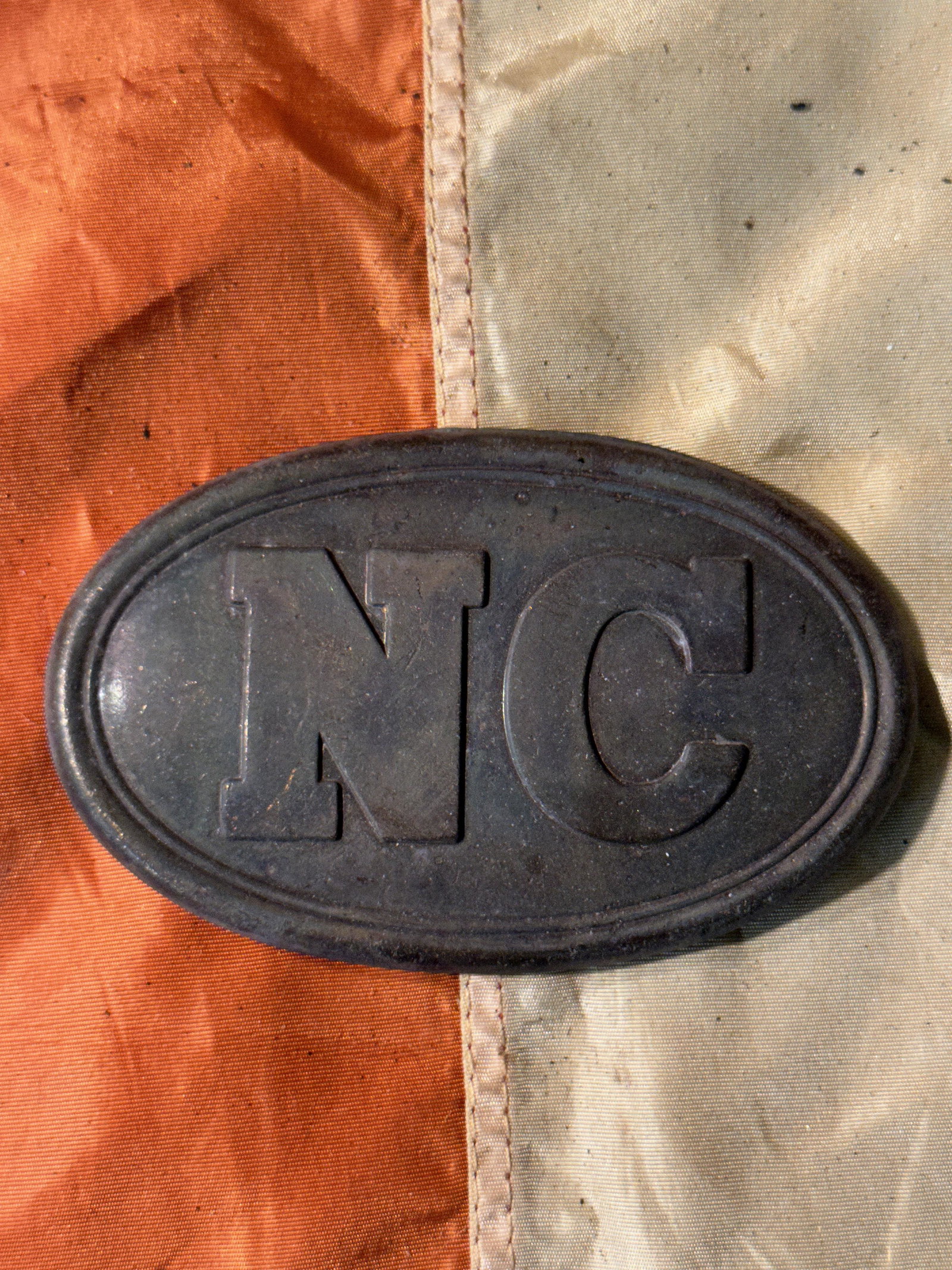 SCARCE CIVIL WAR N.C. NORTH CAROLINA BELT BUCKLE: SCARCE CIVIL WAR N.C. NORTH CAROLINA BELT BUCKLE. IT IS IN MINT OVERALL SHAPE AND CONDITION WITH A BEAUTIFUL OVERALL PATINA. A GREAT FIND AND AN EXCELLENT ADDITION TO YOUR COLLECTION.