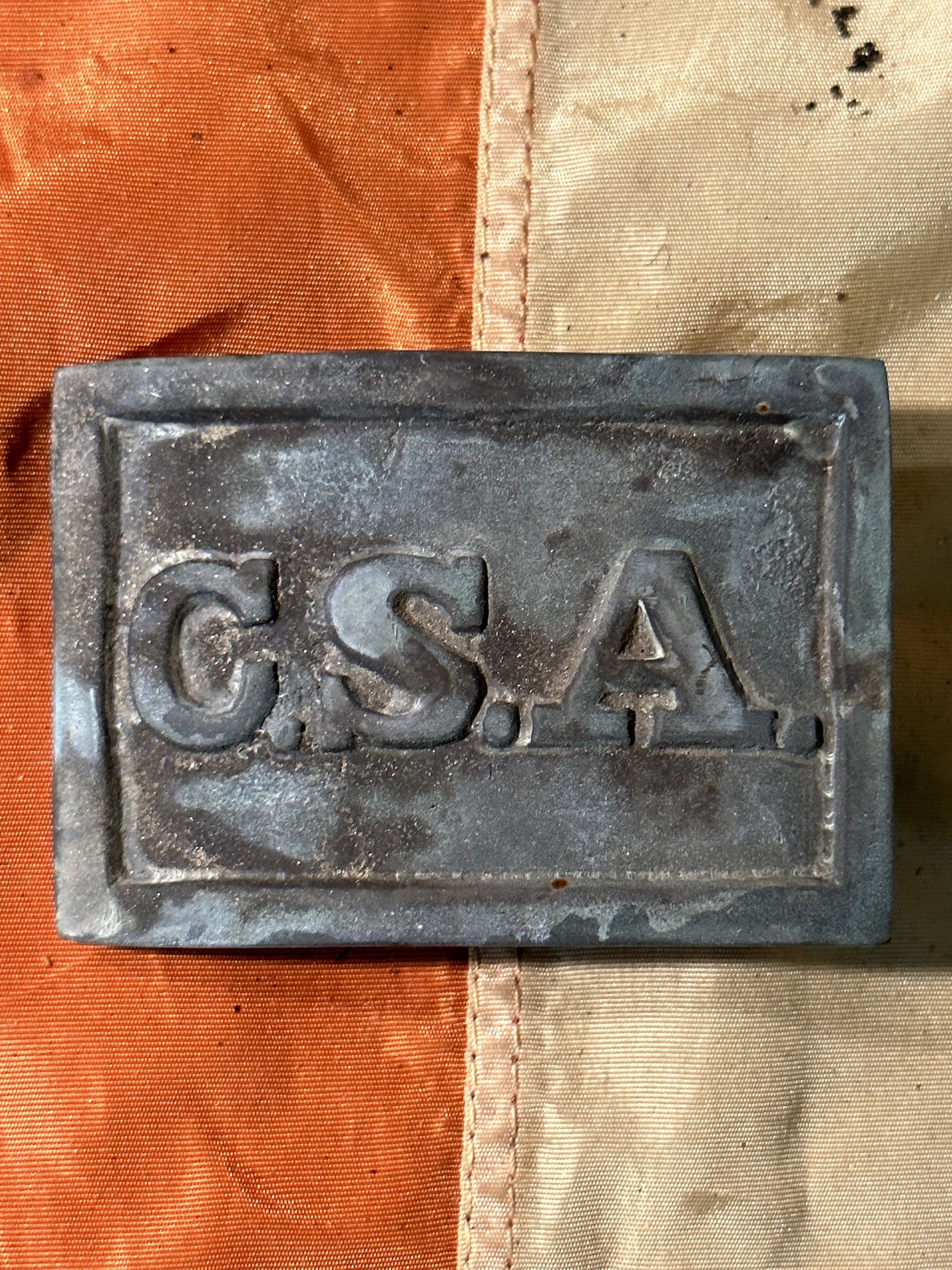 RARE CIVIL WAR CSA CONFEDERATE OFFICER BELT BUCKLE: RARE CIVIL WAR CSA CONFEDERATE OFFICER BELT BUCKLE. A RARE FIND. IT IS IN MINT OVERALL SHAPE AND CONDITION WITH A BEAUTIFUL OVERALL PATINA. A GREAT FIND AND AN EXCELLENT ADDITION TO YOUR COLLECTION.