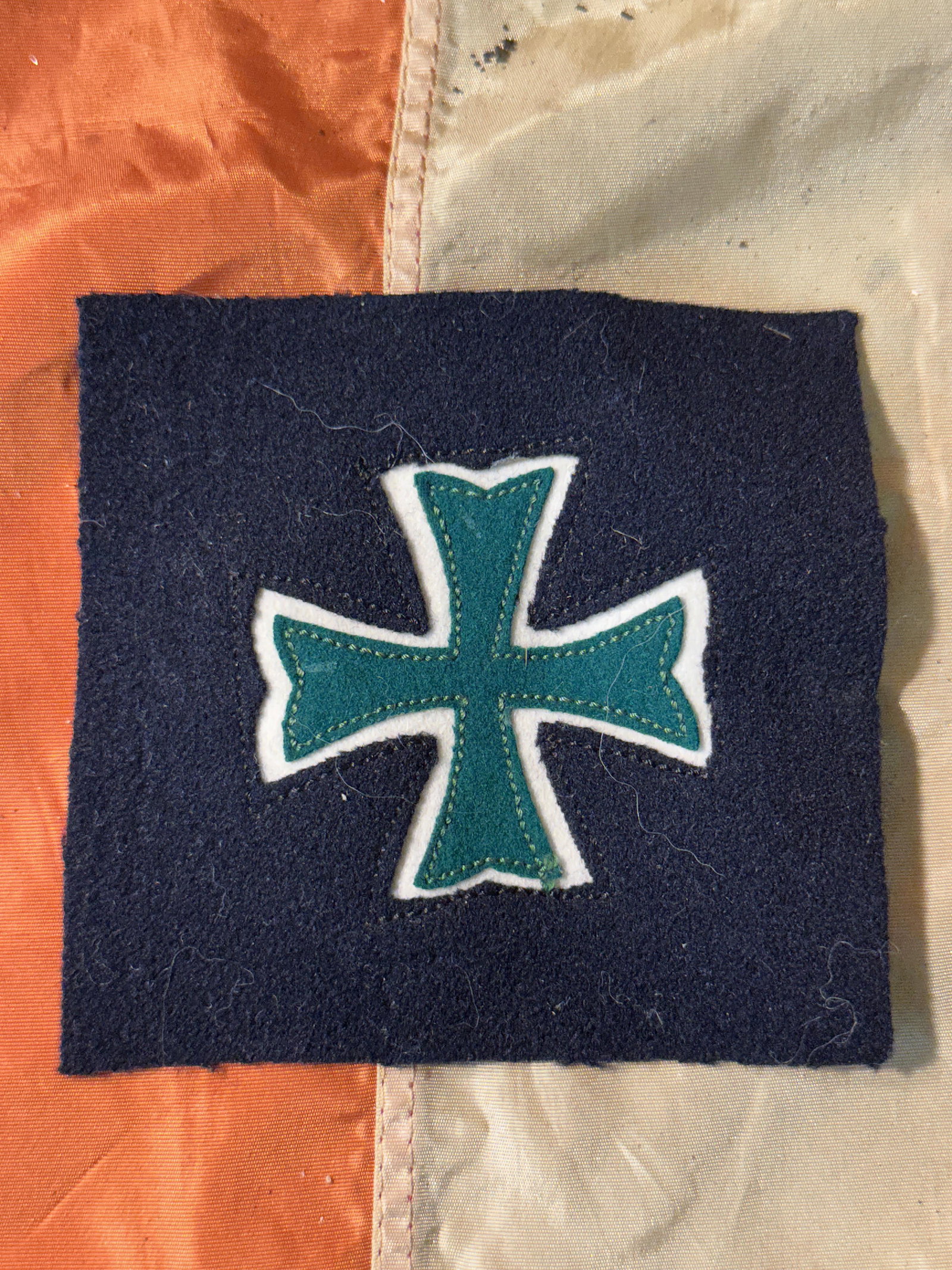 RARE CIVIL WAR UNION CORPS SLEEVE BADGE: RARE CIVIL WAR UNION CORPS SLEEVE BADGE. IT IS IN MINT OVERALL SHAPE AND CONDITION WITH A BEAUTIFUL OVERALL PATINA. A GREAT FIND AND AN EXCELLENT ADDITION TO YOUR COLLECTION.