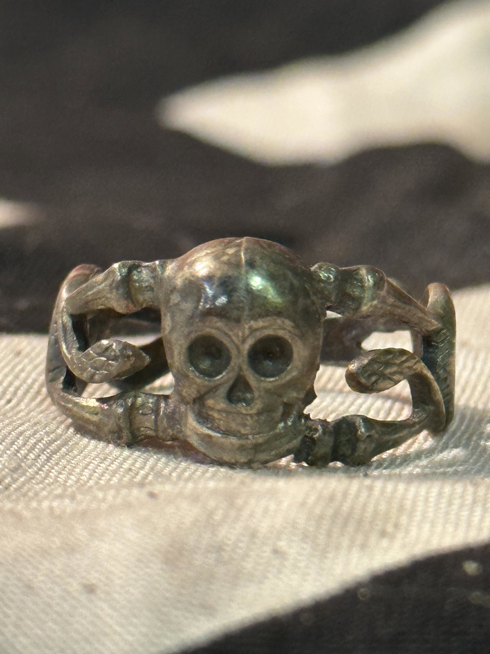 RARE WW2 GERMAN TOTENKOPF SS OFFICER SKULL RING SZ 9: RARE WW2 GERMAN TOTENKOPF SS OFFICER SKULL RING SZ 9. A RARE FIND. WAS BROUGHT BACK HOME BY A VET. IT IS IN MINT OVERALL SHAPE AND CONDITION WITH A NICE PATINA THROUGHOUT. PLEASE VIEW ALL DETAILED PIC