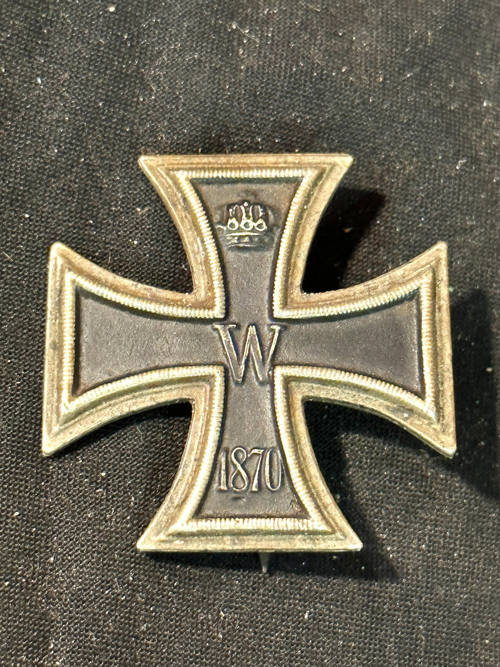 RARE WW1 GERMAN PRUSSIAN IRON CROSS: RARE WW1 GERMAN PRUSSIAN IRON CROSS. A RARE FIND. IT IS IN GOOD SHAPE AND CONDITION WITH A NICE PATINA THROUGHTOUT. PLEASE VIEW ALL DETAILED PICTURES. A WELL MADE ANTIQUE GERMAN ARTIFACT.
