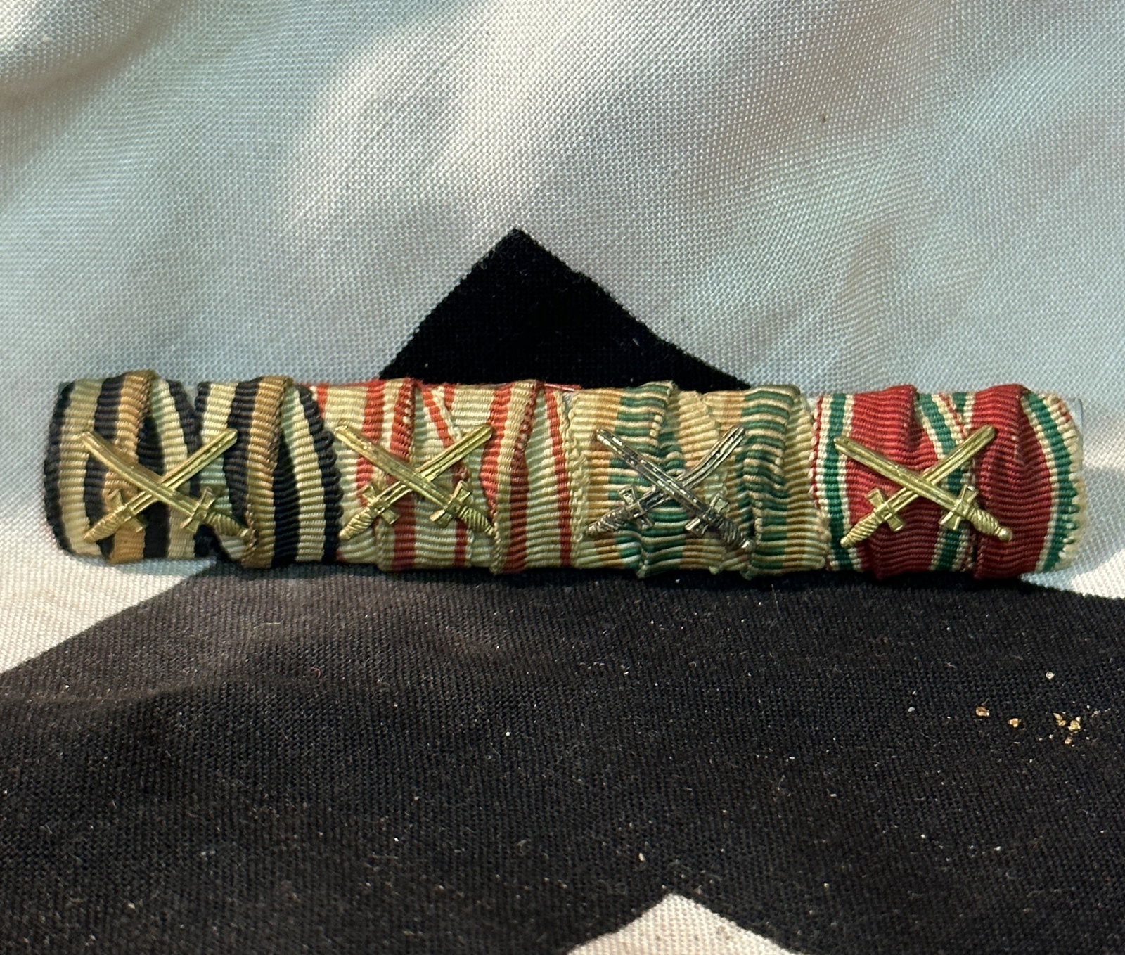 WW2 GERMAN CAVALRY OFFICER UNIFORM BAR BADGE: WW2 GERMAN CAVALRY OFFICER UNIFORM BAR BADGE. WAS BROUGHT BACK HOME BY A VET. IT IS IN MINT OVERALL SHAPE AND CONDITION WITH A BEAUTIFUL OVERALL PATINA. A WELL MADE ANTIQUE GERMAN ARTIFACT.