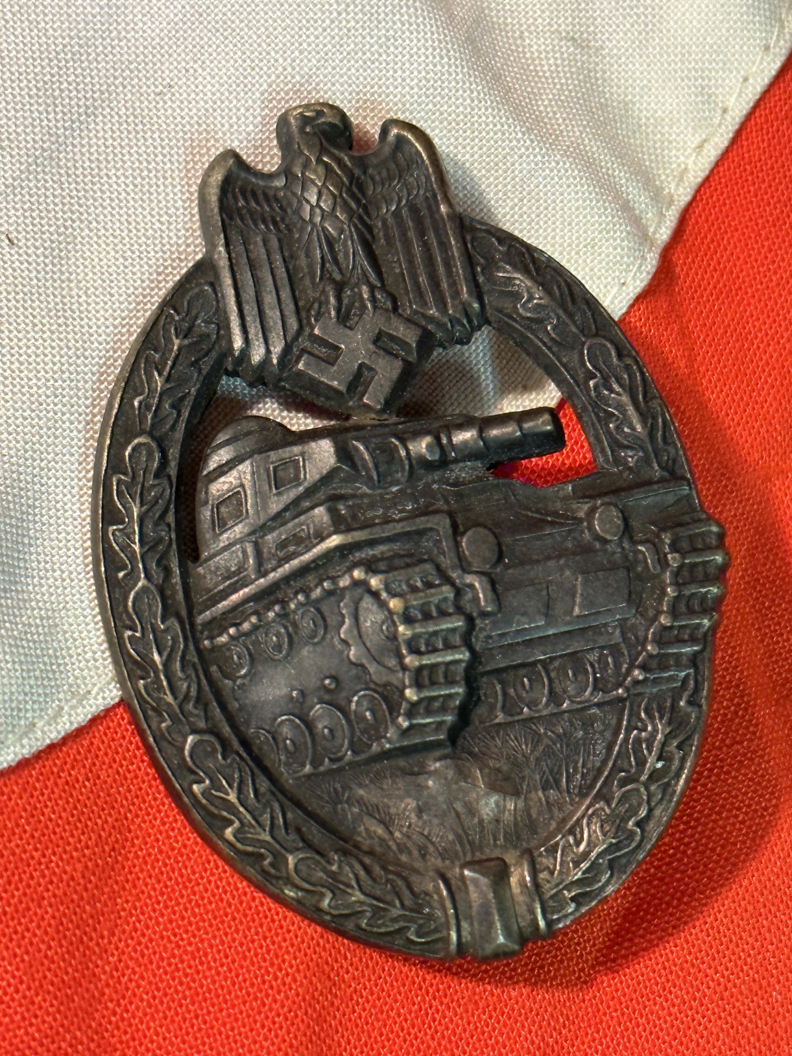 RARE WW2 GERMAN PANZER TANK BADGE IN BRONZE: RARE WW2 GERMAN PANZER TANK BADGE IN BRONZE. IT IS IN MINT OVERALL SHAPE AND CONDITION WITH A BEAUTIFUL OVERALL PATINA. A WELL MADE ANTIQUE GERMAN ARTIFACT.