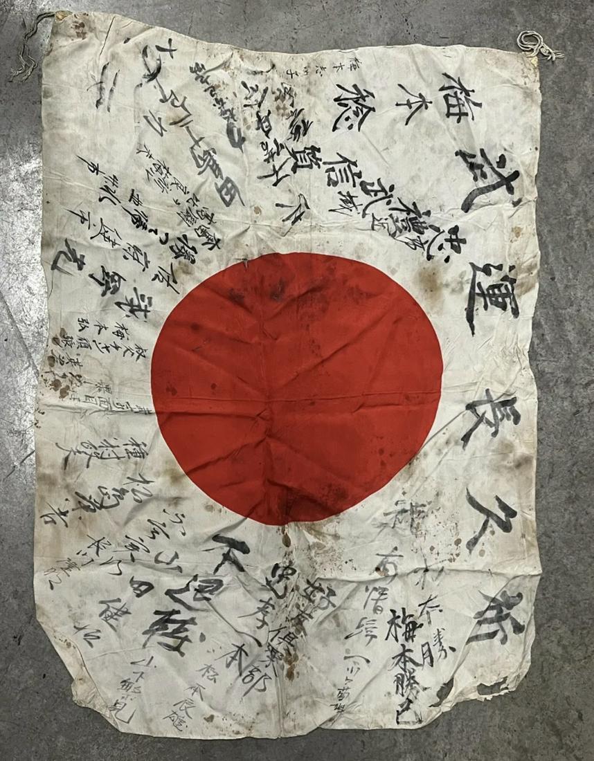 RARE WW2 JAPANESE BATTLE SIGNED SILK FLAG: RARE WW2 JAPANESE BATTLE SIGNED SILK FLAG. A VERY RARE FIND. IT IS IN MINT OVERALL SHAPE AND CONDITION WITH A BEAUTIFUL OVERALL PATINA. HAS A GREAT LOOK TO IT WITH AN EXCELLENT OVERALL EYE APPEAL. HAS