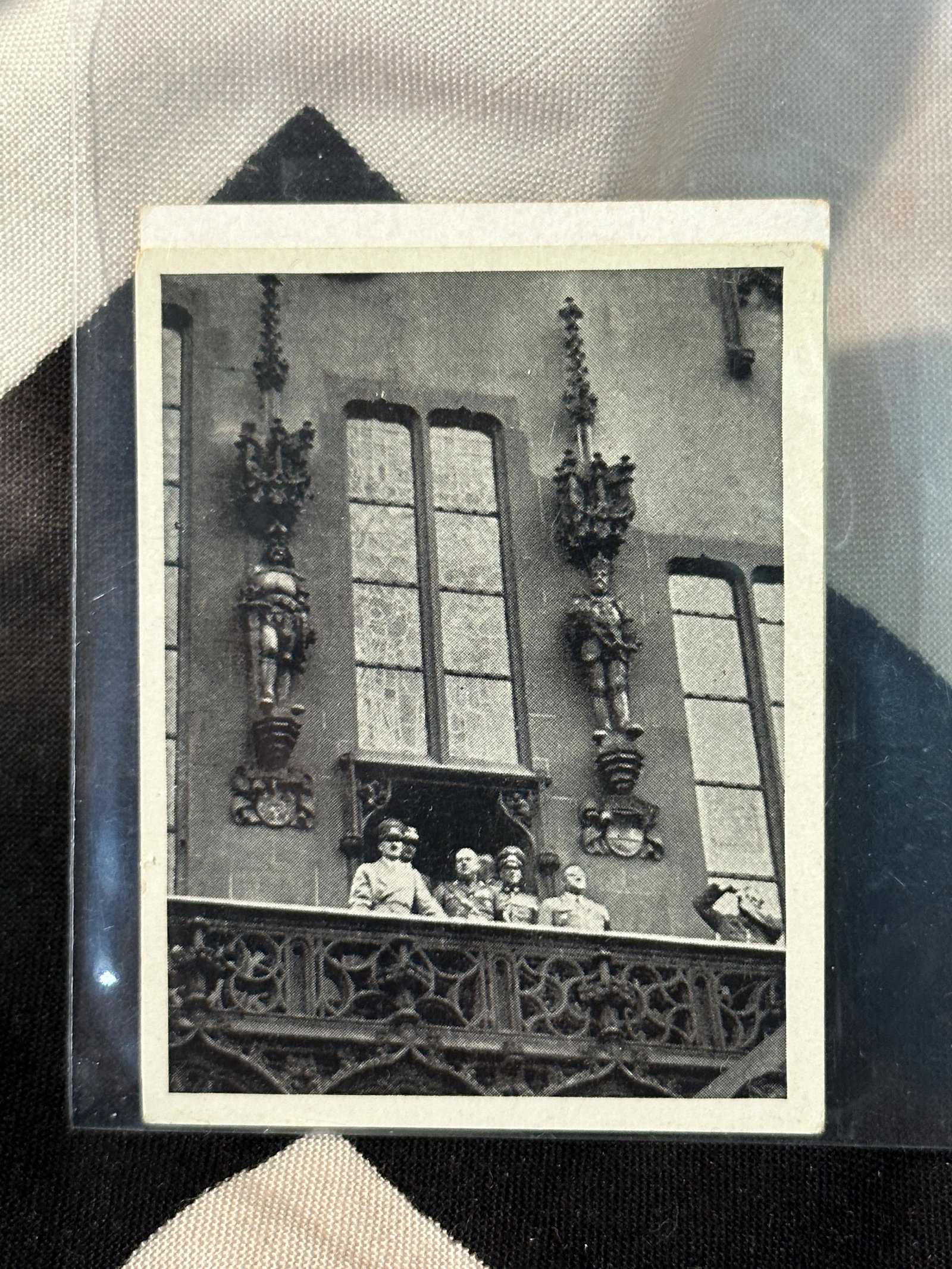 WW2 GERMAN ADOLF HITLER CIGARETE CASE CARD - FRANKFURT AM MAIN: WW2 GERMAN ADOLF HITLER CIGARETE CASE CARD - HITLER STANDING IN FRANKFURT AM MAIN. A RARE FIND. IT IS IN MINT OVERALL SHAPE AND CONDITION WITH A BEAUTIFUL OVERALL PATINA. SHOWS GOOD WEAR AND USE. PLEA