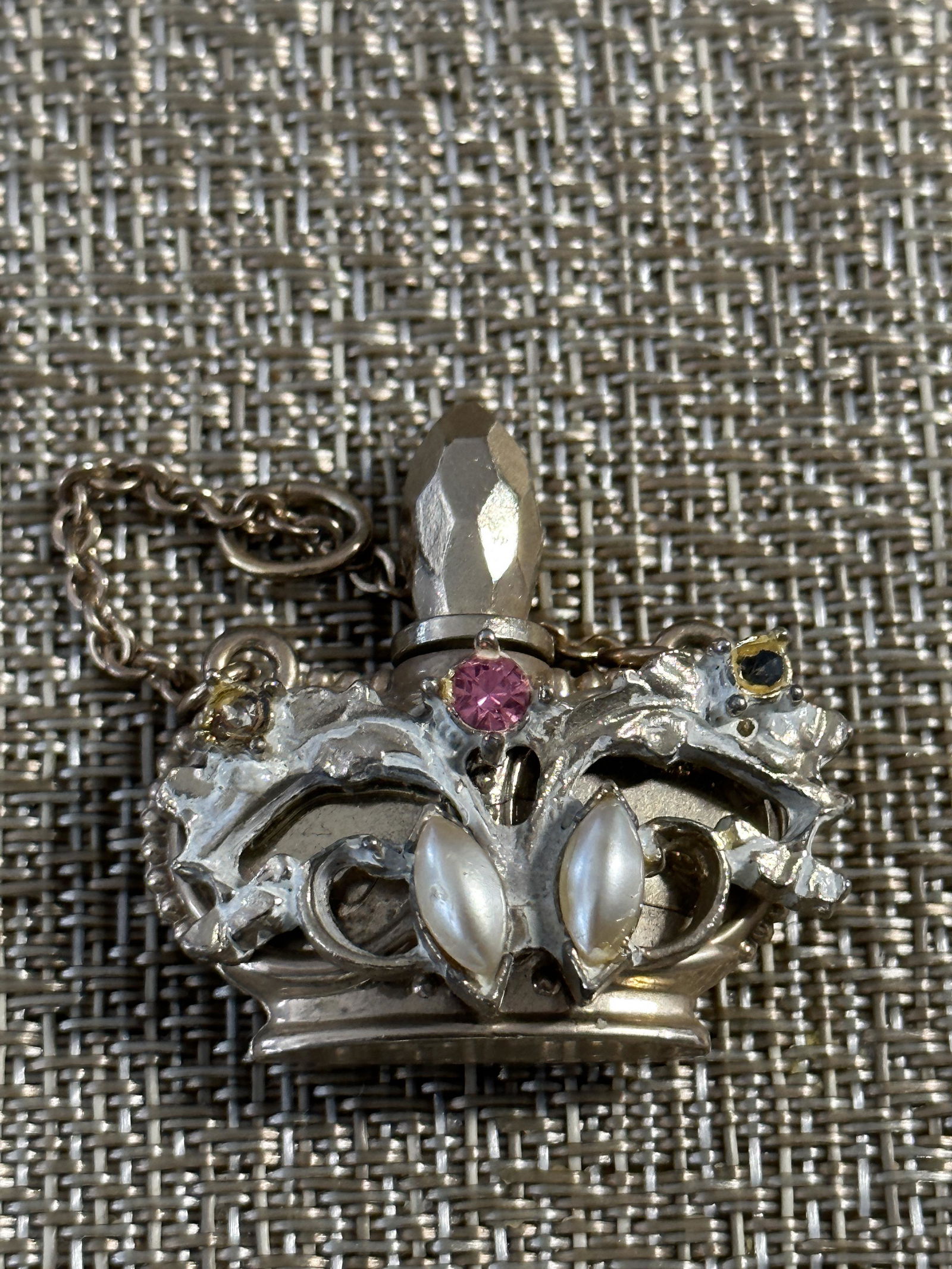 VICTORIAN MINIATURE PERFUME BOTTLE CASE (1 of 4)