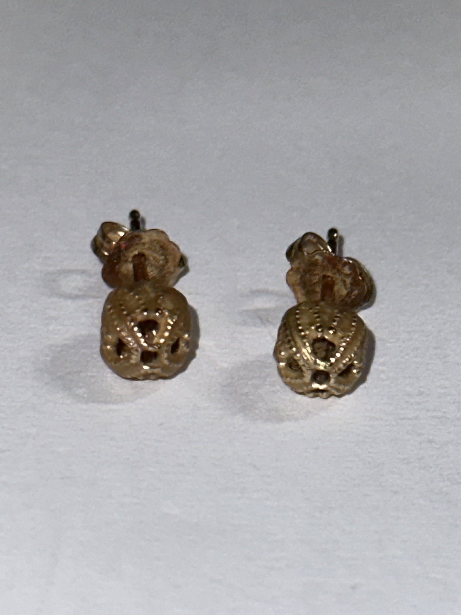 SOLID 14K GOLD STUDS EARRINGS (1 of 2)