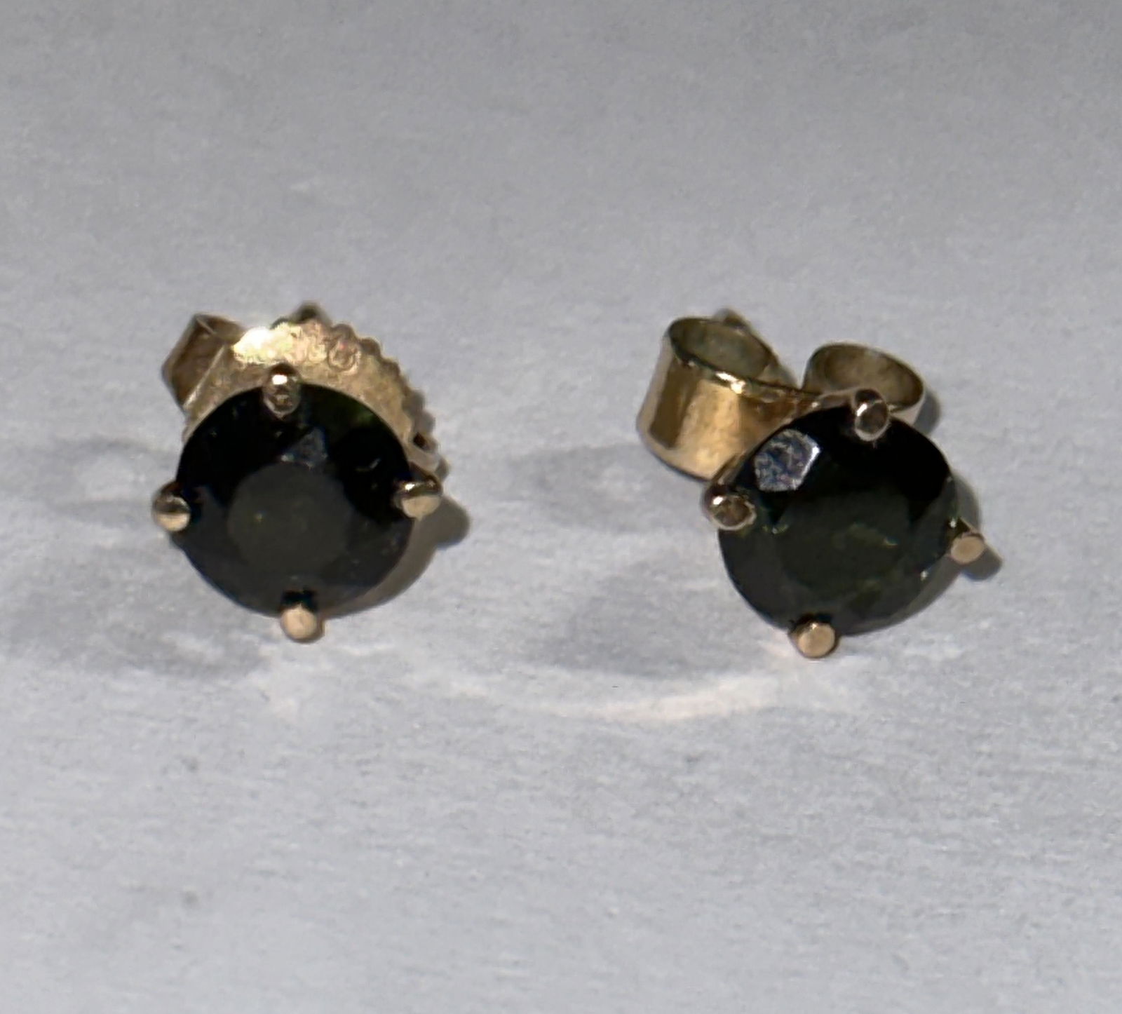 ESTATE 14K GOLD 1.5 TCW ALEXANDRITE STUDS EARRINGS: ESTATE 14K GOLD 1.5 TCW ALEXANDRITE STUDS EARRINGS. HAS A GREAT LOOK TO IT WITH AN EXCELLENT OVERALL EYE APPEAL. A GREAT FIND AND AN EXCELLENT ADDITION TO YOUR COLLECTION.