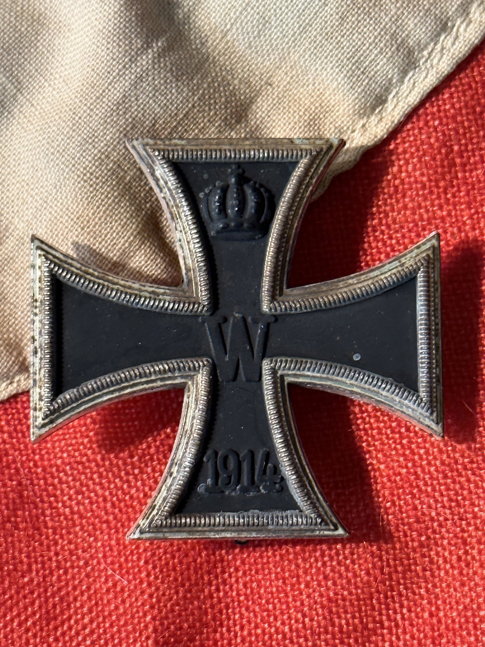 WW1 GERMAN 1914 PRUSSIAN IRON CROSS: WW1 GERMAN 1914 PRUSSIAN IRON CROSS. In good shape and condition with a nice patina throughout. Shows good wear and use. Please view all detailed pictures. A nice well made antique German artifact.