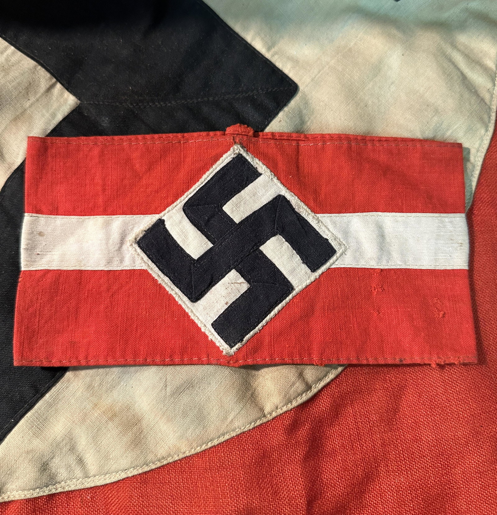 WW2 GERMAN HITLER YOUTH ARMBAND VET BRING BACK W/MAKER TAG: WW2 GERMAN HITLER YOUTH ARMBAND VET BRING BACK. HAS A RARE MAKER TAG ON THE BACK. A, 18cm x 11.5cm, multi-piece construction, red cotton blend armband, with a central, 25mm wide, white horizontal stri