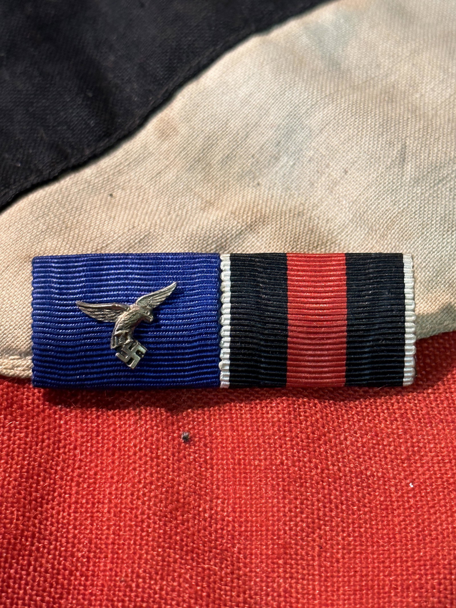 WW2 GERMAN LUFTWAFFE PILOTS UNIFORM BAR WITH EAGLE: WW2 GERMAN LUFTWAFFE PILOTS UNIFORM BAR WITH EAGLE. IN GOOD SHAPE AND CONDITION. SHOWS GOOD WEAR AND USE. PLEASE VIEW ALL DETAILED PICTURES. A NICE EXAMPLE.