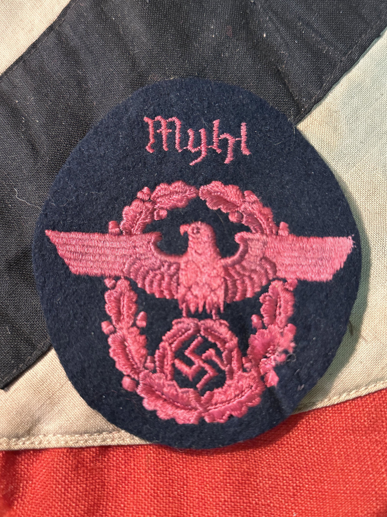 WW2 GERMAN FIRE POLICE SLEEVE PATCH - VET BRING BACK: WW2 GERMAN FIRE POLICE SLEEVE PATCH - VET BRING BACK. A RARE FIND. IN GOOD SHAPE AND CONDITION. SHOWS GOOD WEAR AND USE. PLEASE VIEW ALL DETAILED PICTURES. A NICE EXAMPLE.