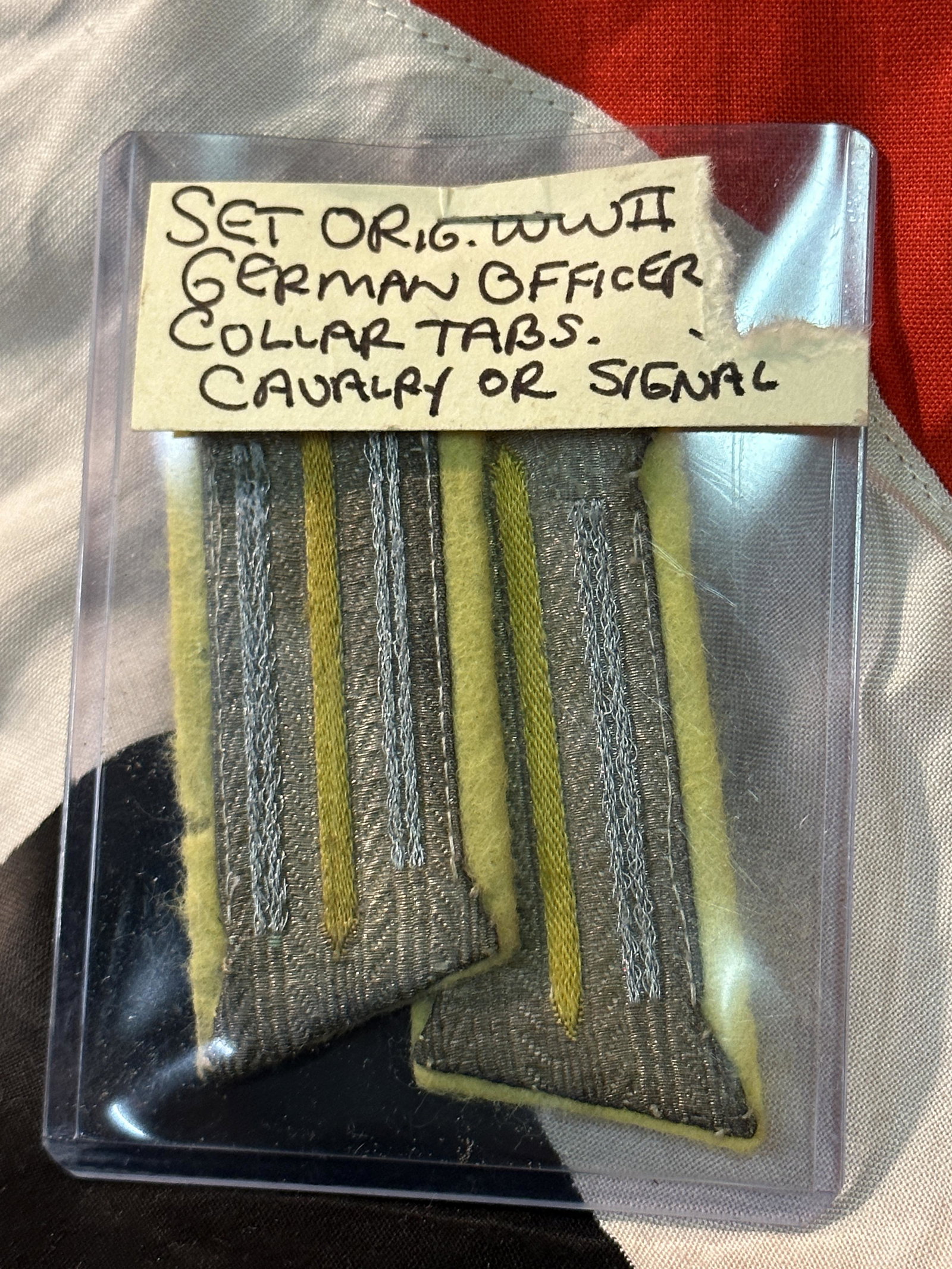 WW2 GERMAN SET OF COLLAR TABS WORN BY CAVALRY OF SIGNAL OFFICER'S: WW2 GERMAN SET OF COLLAR TABS WORN BY CAVALRY OF SIGNAL OFFICER'S. IN GOOD SHAPE AND CONDITION WITH A NICE PATINA THROUGHOUT. SHOWS GOOD WEAR AND USE. PLEASE VIEW ALL DETAILED PICTURES. A WELL MADE AN