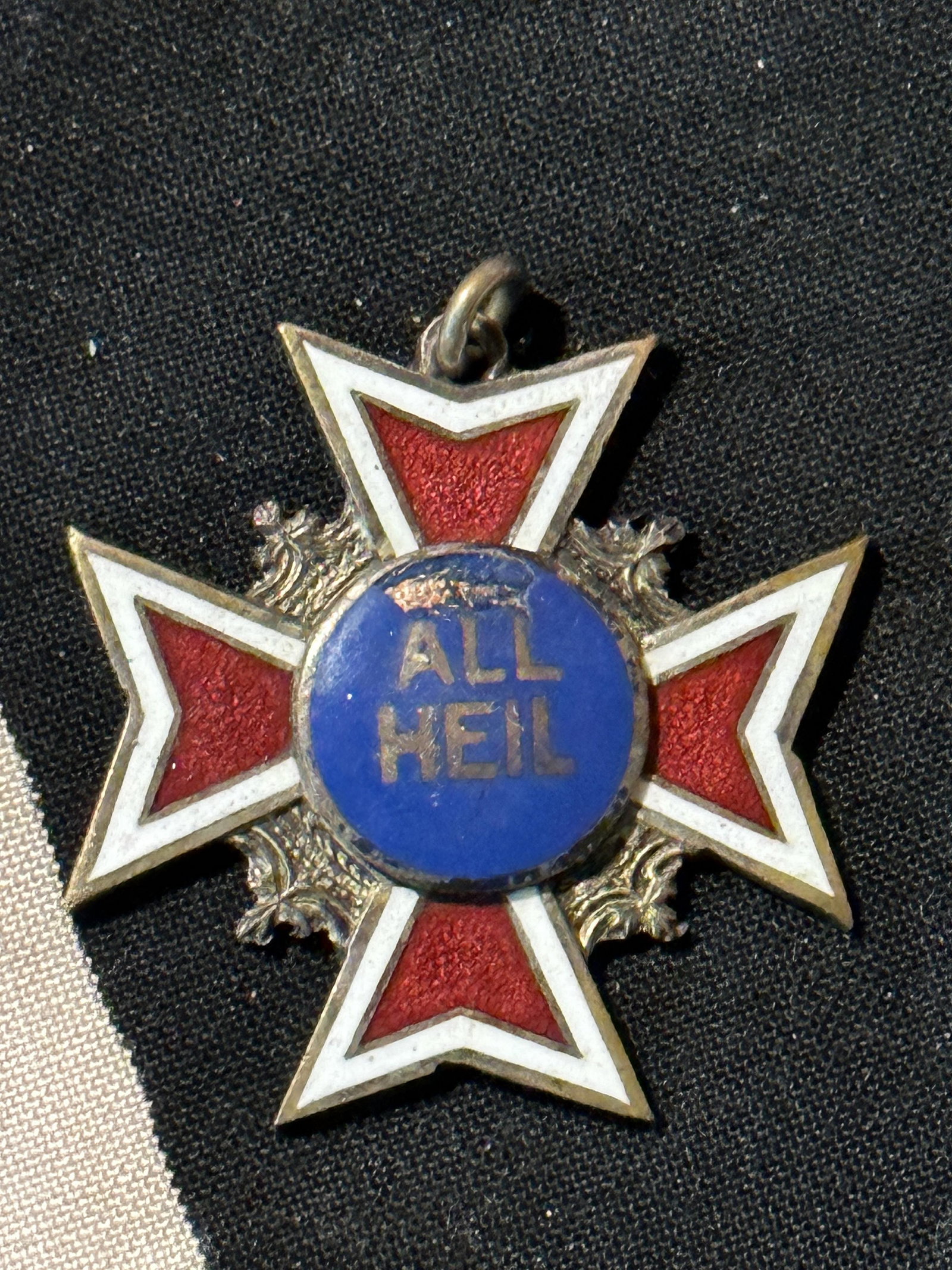 RARE WW1 GERMAN VETERANS ALL HEIL CROSS MEDAL: RARE WW1 GERMAN VETERANS ALL HEIL CROSS MEDAL. IT IS IN MINT OVERALL SHAPE AND CONDITION WITH A BEAUTIFUL OVERALL PATINA. SHOWS GOOD WEAR AND USE. PLEASE VIEW ALL DETAILED PICTURES. A WELL MADE ANTIQU