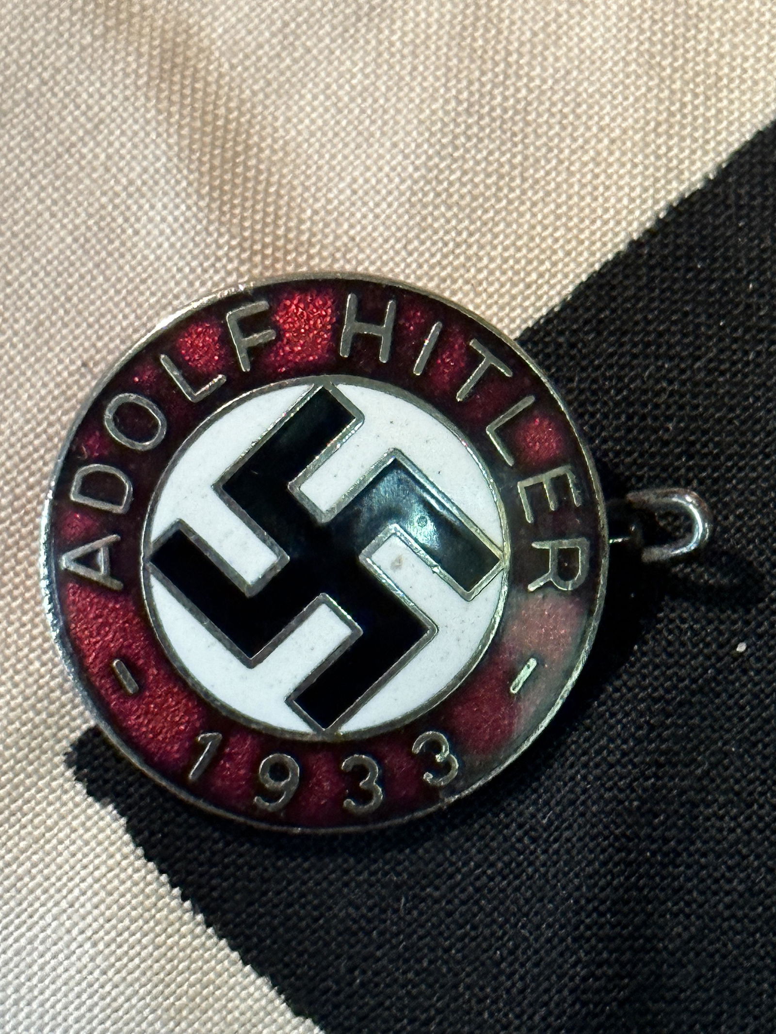 RARE WW2 GERMAN 1933 ADOLF HITLER LAPEL PIN MAKER MARKED RZM M1/129