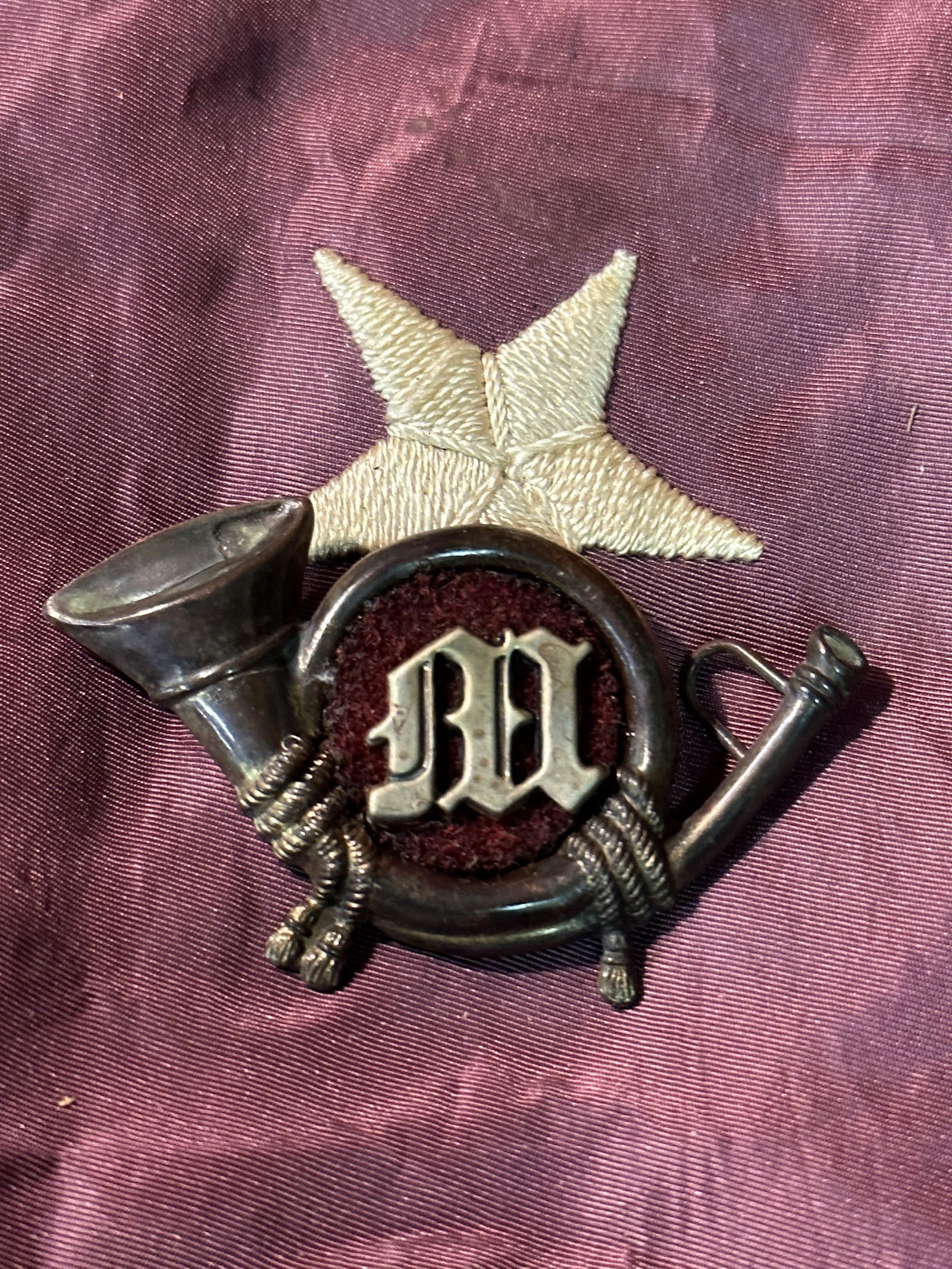 RARE CIVIL WAR USMC MARINE CORPS KEPI HAT CAP INSIGNIA BADGE: RARE CIVIL WAR USMC MARINE CORPS KEPI HAT CAP INSIGNIA BADGE. COMES FROM A COLLECTION. IT IS IN MINT OVERALL SHAPE AND CONDITION WITH A BEAUTIFUL OVERALL PATINA. PLEASE VIEW ALL DETAILED PICTURES. A G