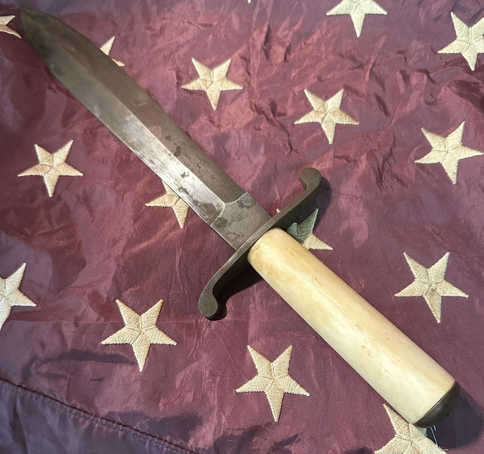 RARE CIVIL WAR CONFEDERATE OFFICER BOOT DAGGER W/BONE HANDLE: RARE CIVIL WAR CONFEDERATE OFFICER BOOT DAGGER W/BONE HANDLE. A RARE FIND. IT IS IN MINT OVERALL SHAPE AND CONDITION WITH A BEAUTIFUL OVERALL PATINA. PLEASE VIEW ALL DETAILED PICTURES. A GREAT FIND AN