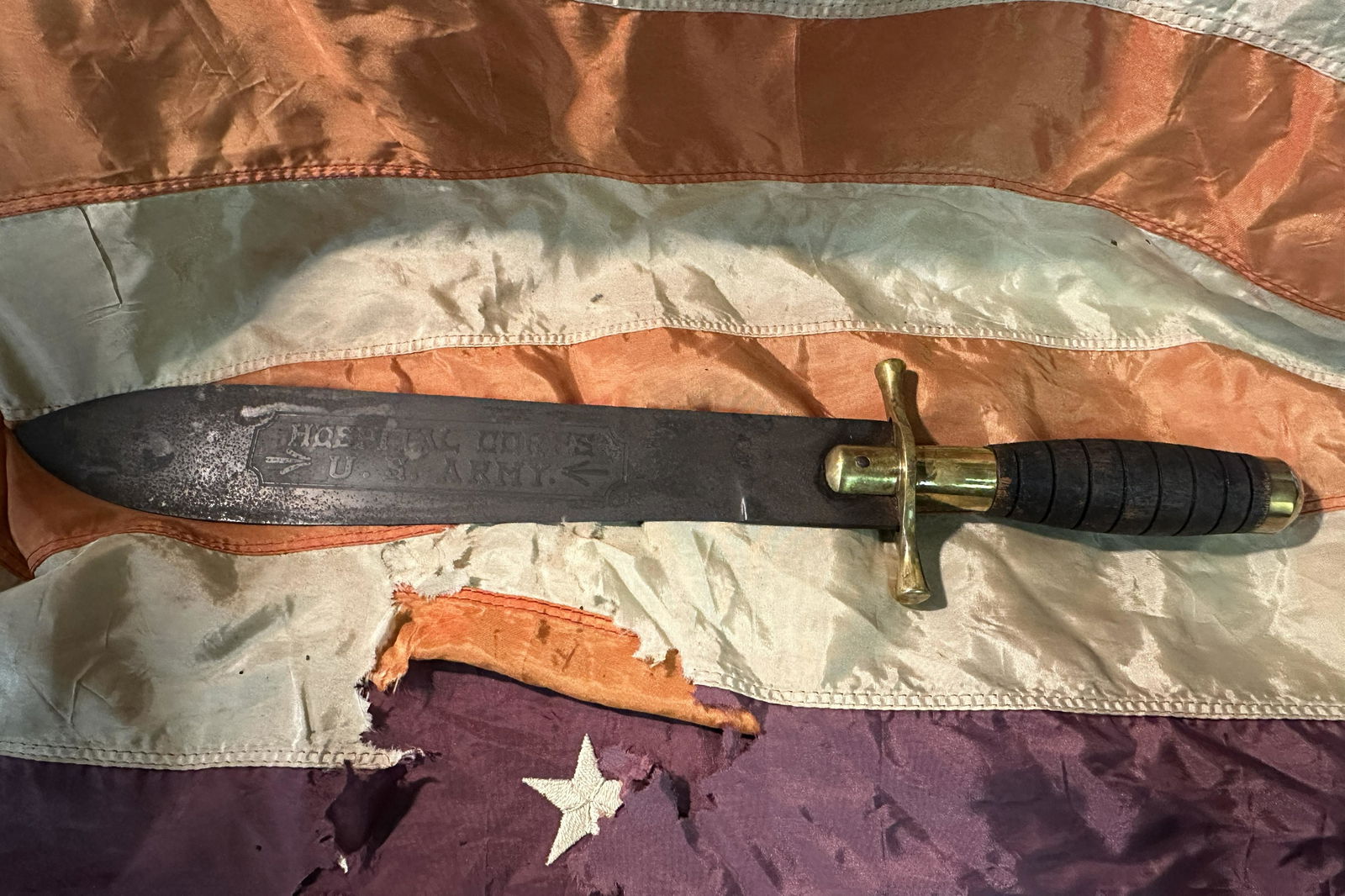 RARE INDIAN WARS HOSPITAL CORPS U.S. ARMY DAGGER KNIFE: RARE INDIAN WARS HOSPITAL CORPS U.S. ARMY DAGGER KNIFE. A VERY RARE FIND WITH ETCHED BLADE. IT IS IN MINT OVERALL SHAPE AND CONDITION WITH A BEAUTIFUL OVERALL PATINA. HAS A GREAT LOOK TO IT WITH AN EX