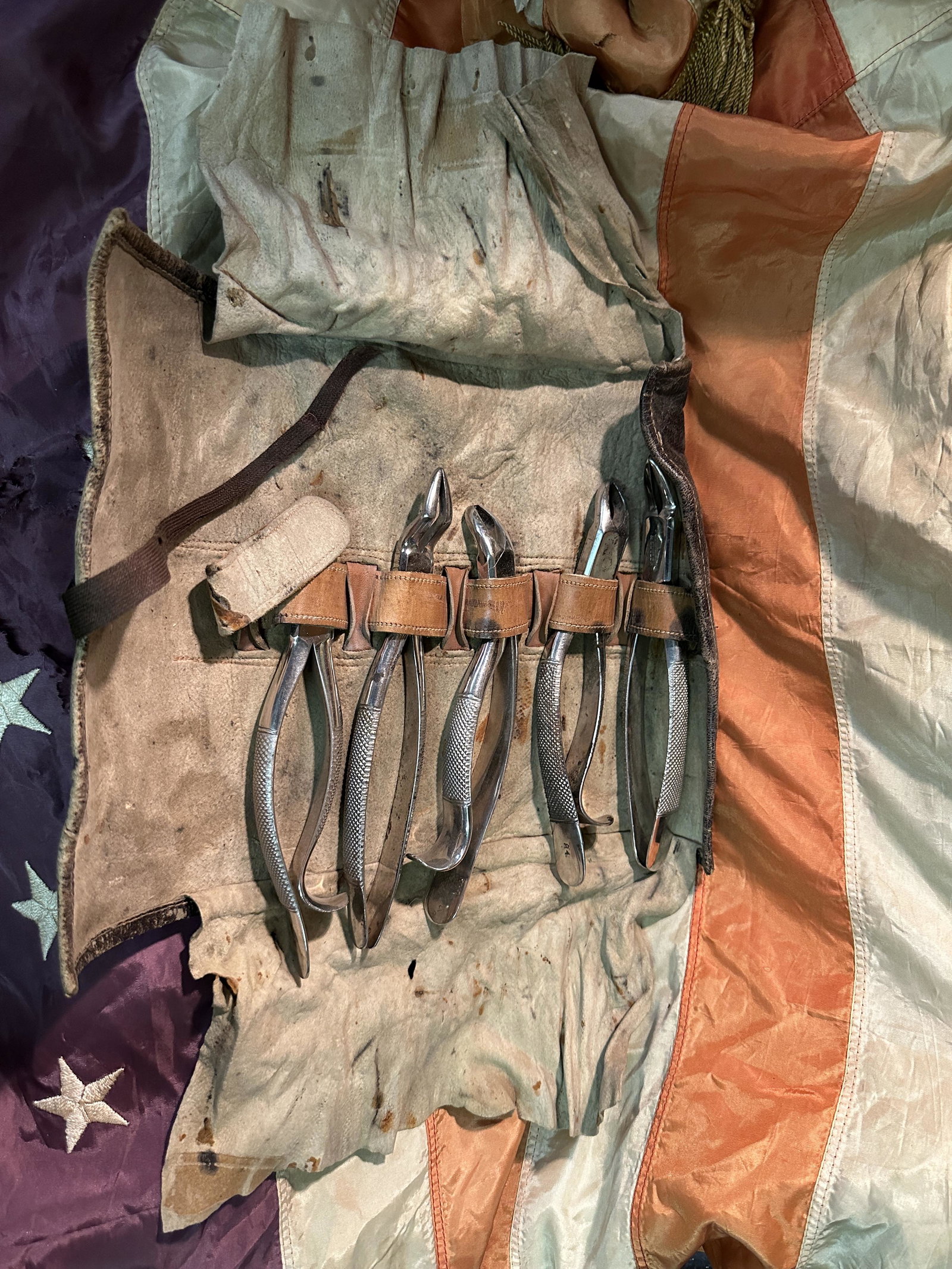 RARE COLLECTION LOT OF CIVIL WAR SURGICAL INSTRUMENTS IN ORIG. CASE: RARE COLLECTION LOT OF CIVIL WAR SURGICAL INSTRUMENTS IN ORIG. CASE. A VERY RARE FIND. IT IS IN MINT OVERALL SHAPE AND CONDITION WITH A BEAUTIFUL OVERALL PATINA. PLEASE VIEW ALL DETAILED PICTURES. A G