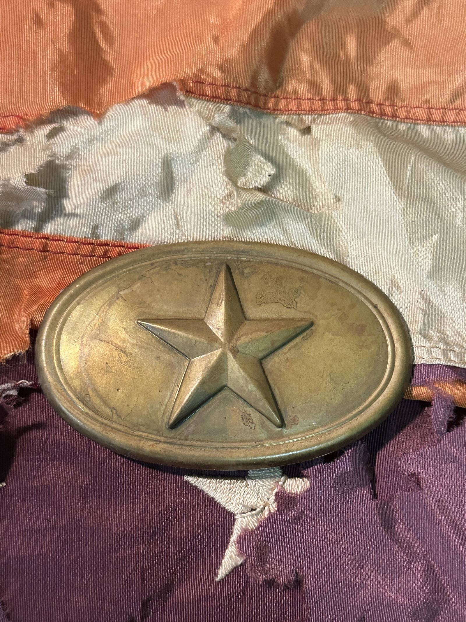 RARE CIVIL WAR CONFEDERATE TEXAS BELT BUCKLE: RARE CIVIL WAR CONFEDERATE TEXAS BELT BUCKLE. A RARE FIND. IT IS IN MINT OVERALL SHAPE AND CONDITION WITH A BEAUTIFUL OVERALL PATINA. HAS A GREAT LOOK TO IT WITH AN EXCELLENT OVERALL EYE APPEAL. PLEAS