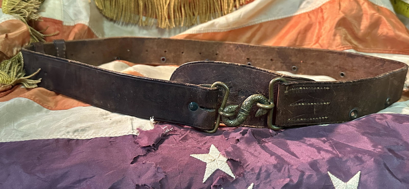 RARE CIVIL WAR CONFEDERATE SNAKE BELT WITH BUCKLE: RARE CIVIL WAR CONFEDERATE SNAKE BELT WITH BUCKLE. A RARE FIND. IT IS IN MINT OVERALL SHAPE AND CONDITION WITH A BEAUTIFUL OVERALL PATINA. HAS A GREAT LOOK TO IT WITH AN EXCELLENT OVERALL EYE APPEAL. 