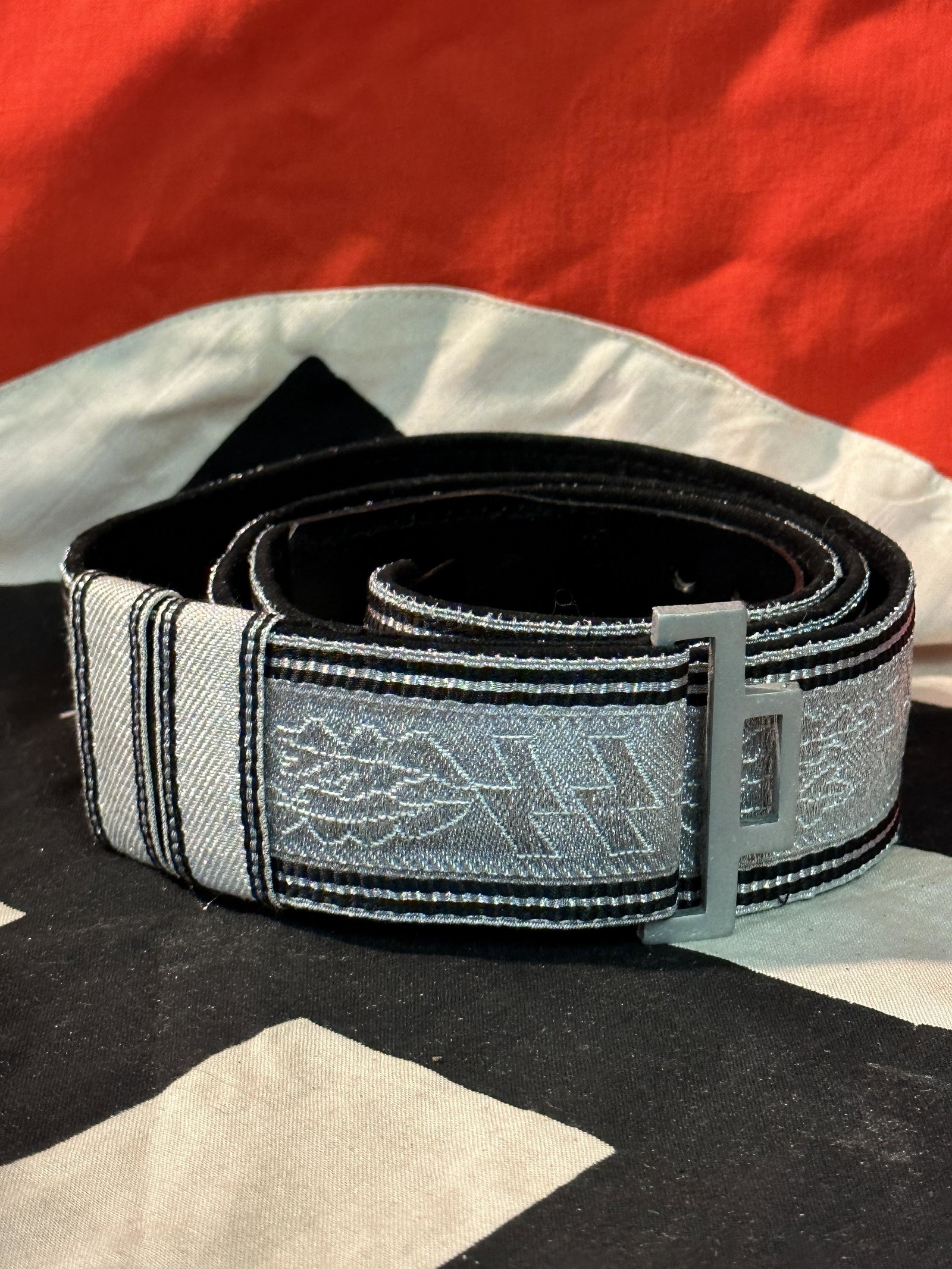 RARE CIVIL WAR WAFFEN SS OFFICER BELT: RARE CIVIL WAR WAFFEN SS OFFICER BELT. A RARE FIND. SHOWS GOOD WEAR AND USE. PLEASE VIEW ALL DETAILED PICTURES. COMES FROM A COLLECTION. A WELL MADE ANTIQUE GERMAN ARTIFACT.