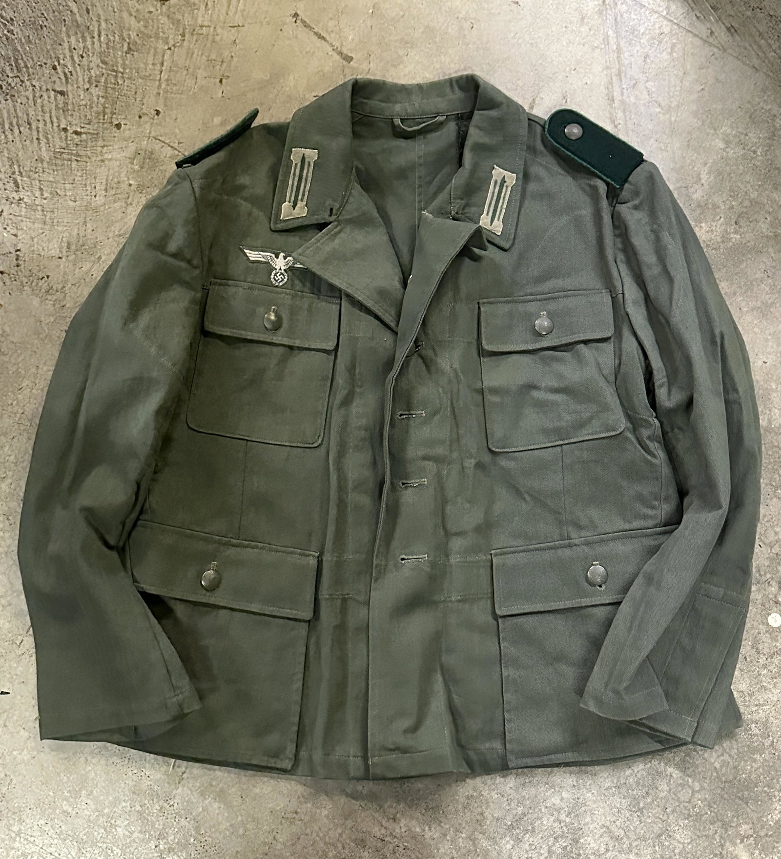 WW2 GERMAN HEER INFANTRY OFFICER WAFFENROCK TUNIC: WW2 GERMAN HEER INFANTRY OFFICER WAFFENROCK TUNIC. This is a very nice example of a tailor made WW2 German Infantry officer tunic. Officers had to supply their own uniforms, and they were usually obta