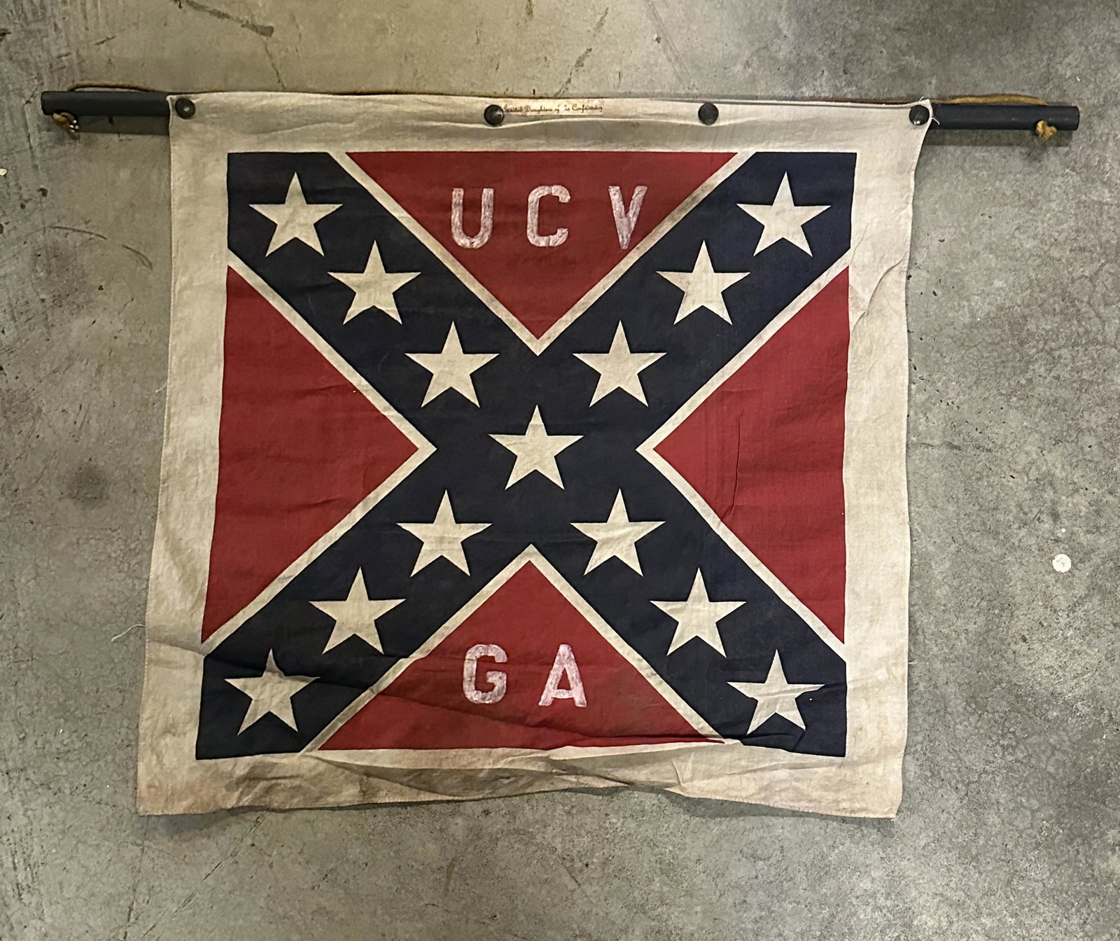 RARE CIVIL WAR UCV CONFEDERATE VETERANS GEORGIA FLAG BANNER: RARE CIVIL WAR UCV CONFEDERATE VETERANS GEORGIA FLAG BANNER. A VERY RARE FIND. IT IS IN MINT OVERALL SHAPE AND CONDITION WITH A BEAUTIFUL OVERALL PATINA. THIS CONFEDERATE VETERANS FLAG IS MARKED GORGI