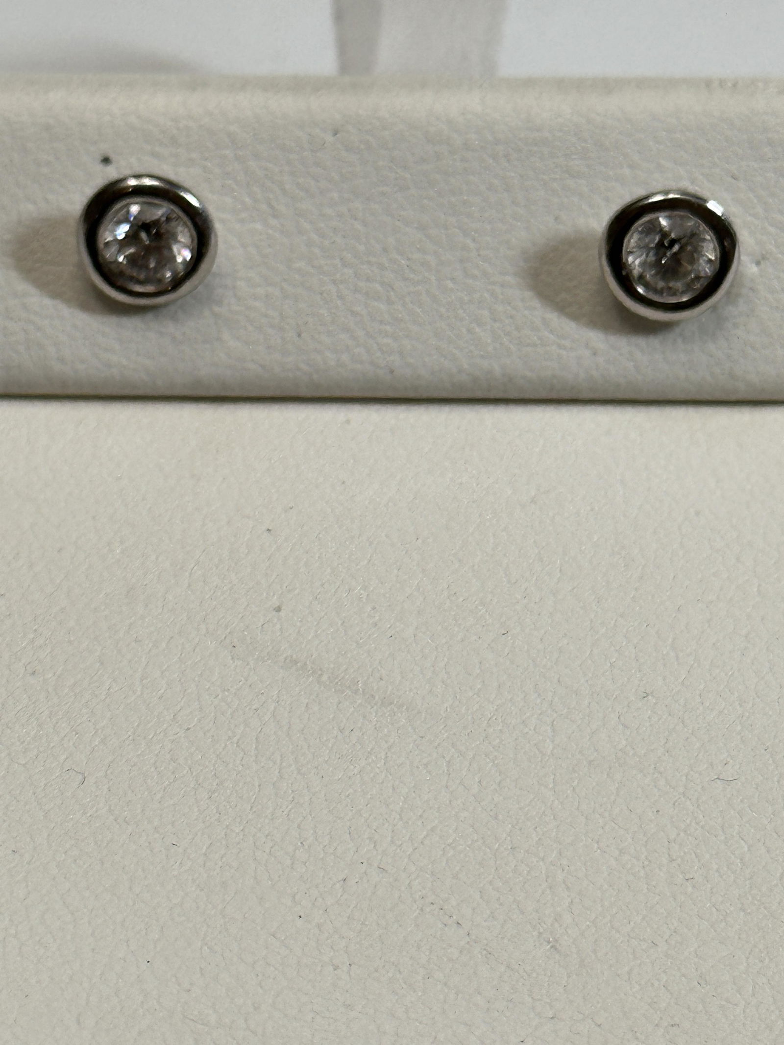 ESTATE 18K GOLD 1.0 TCW SI1,G DIAMONDS STUDS EARRINGS (1 of 4)