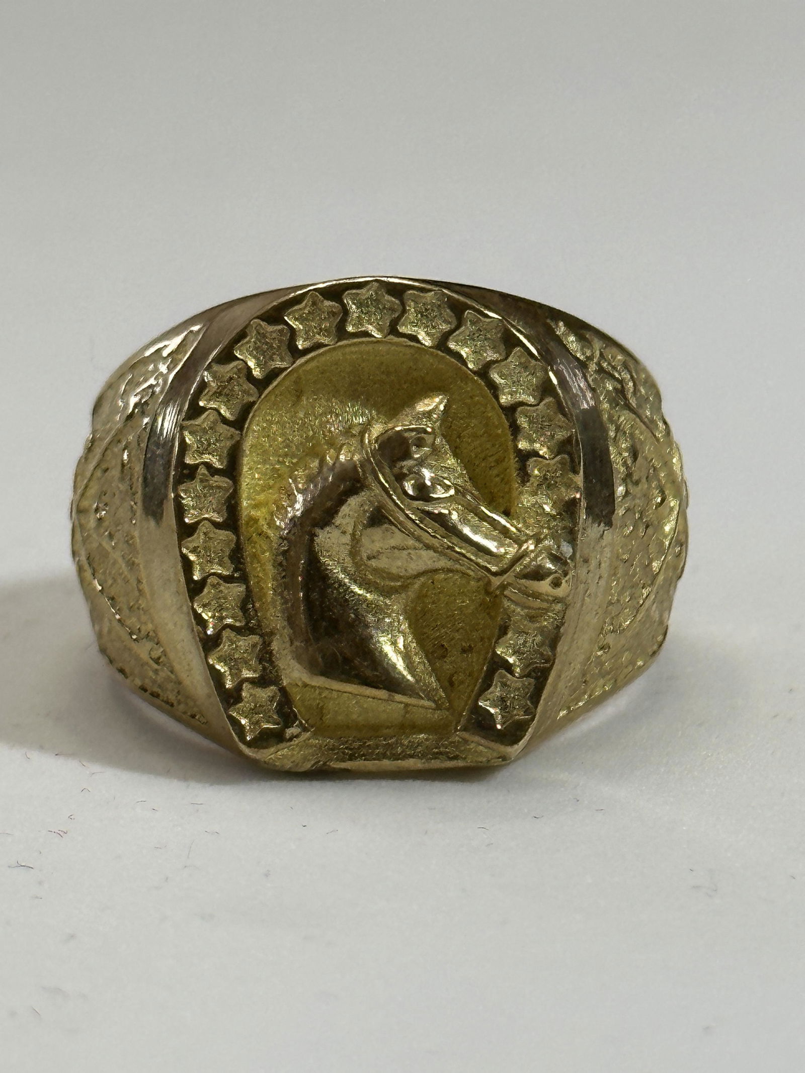 MARKED 18K GOLD EQUSTRIAN HORSE RACING RING SZ 8 (1 of 4)