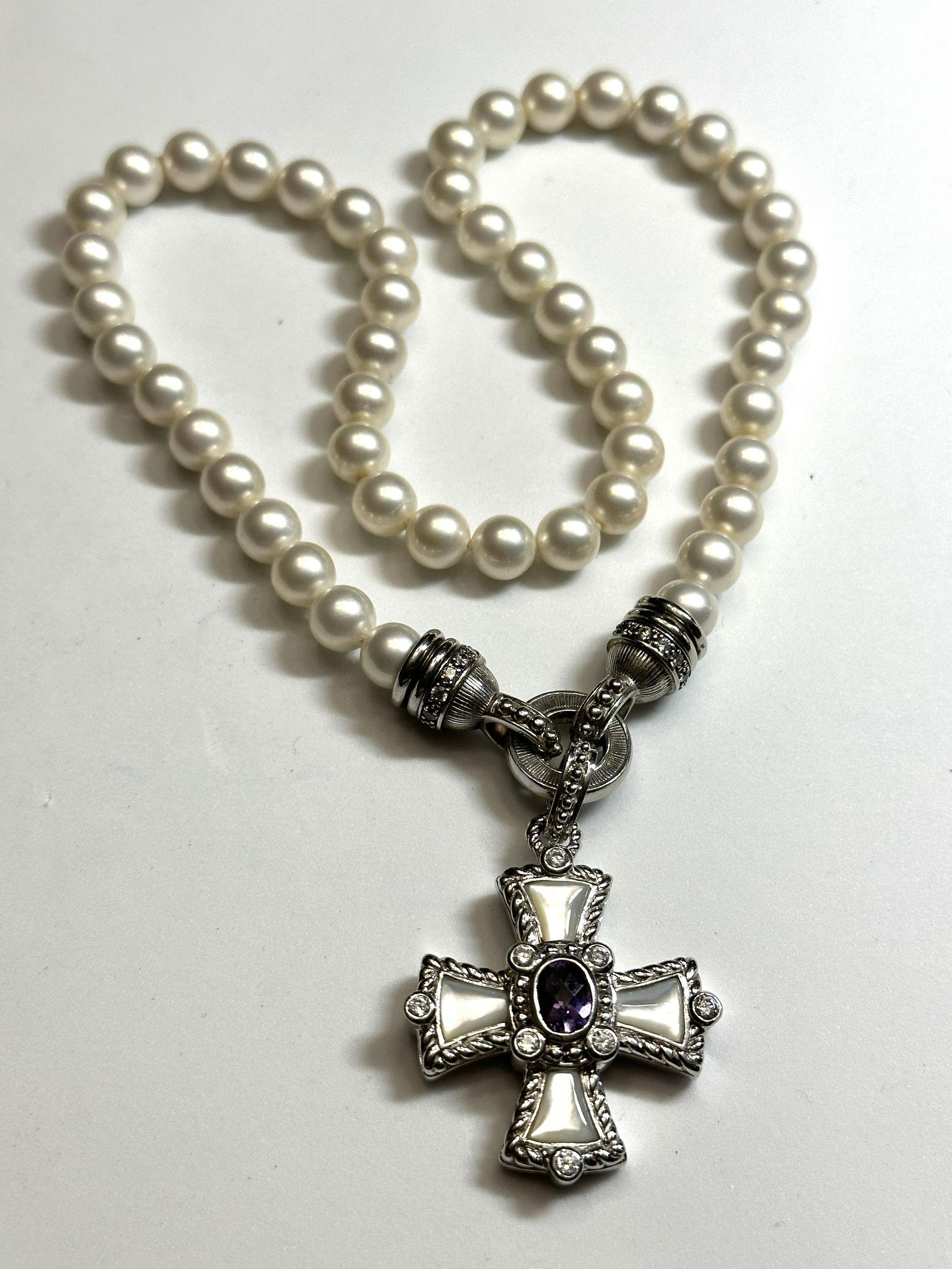 JUDITH RIPKA STERLING SILVER AMETHYST & PEARLS COCKTAIL NECKLACE: JUDITH RIPKA STERLING SILVER AMETHYST & PEARLS COCKTAIL NECKLACE. A RARE FIND. IT IS IN MINT OVERALL SHAPE AND CONDITION. HAS A GREAT LOOK TO IT WITH AN EXCELLENT OVERALL EYE APPEAL. PLEASE VIEW ALL D