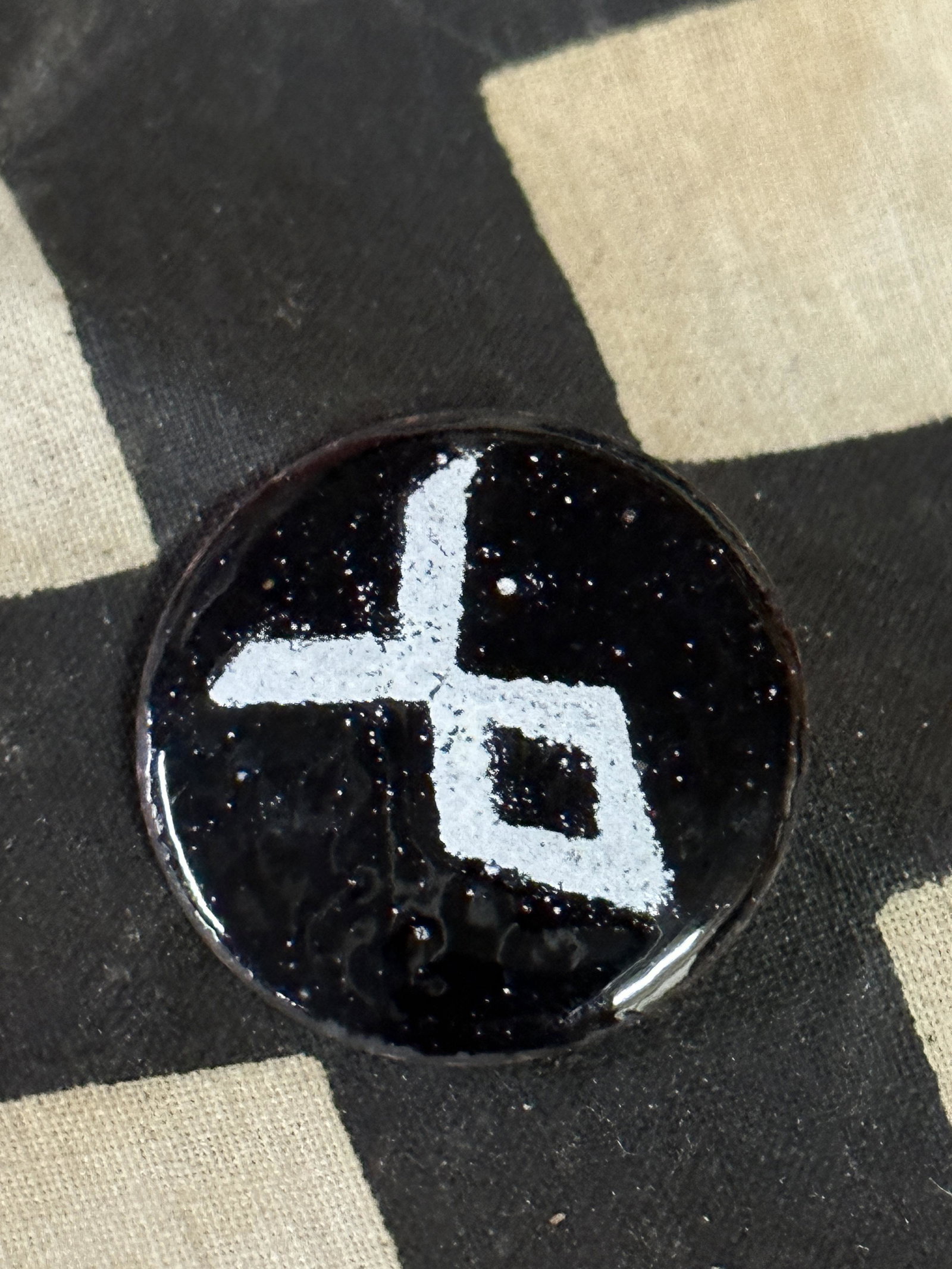 RARE WW2 GERMAN VIKING SS DIVISION ENAMELED LAPEL PIN: RARE WW2 GERMAN VIKING SS DIVISION ENAMELED LAPEL PIN. IN GOOD SHAPE AND CONDITION WITH A NICE PATINA THROUGHOUT. PLEASE VIEW ALL DETAILED PICTURES.
