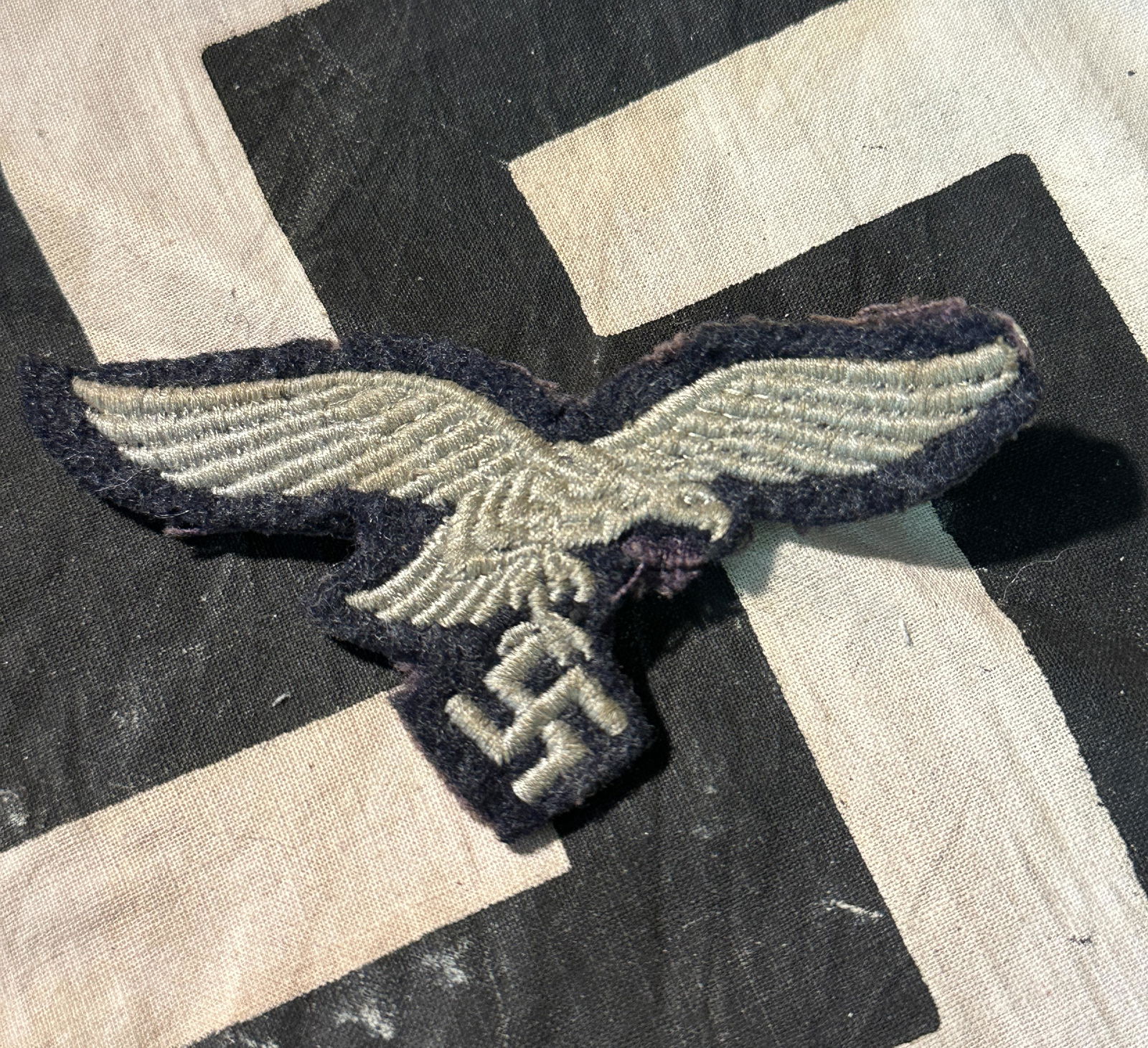 WW2 GERMAN GREY WOOL HAT REMOVED LUFTWAFFE EAGLE CLOTH BADGE: WW2 GERMAN GREY WOOL HAT REMOVED LUFTWAFFE EAGLE CLOTH BADGE. A RARE FIND. IN GOOD SHAPE AND CONDITION WITH A NICE PATINA THROUGHOUT. PLEASE VIEW ALL DETAILED PICTURES. A WELL MADE ANTIQUE GERMAN ARTI