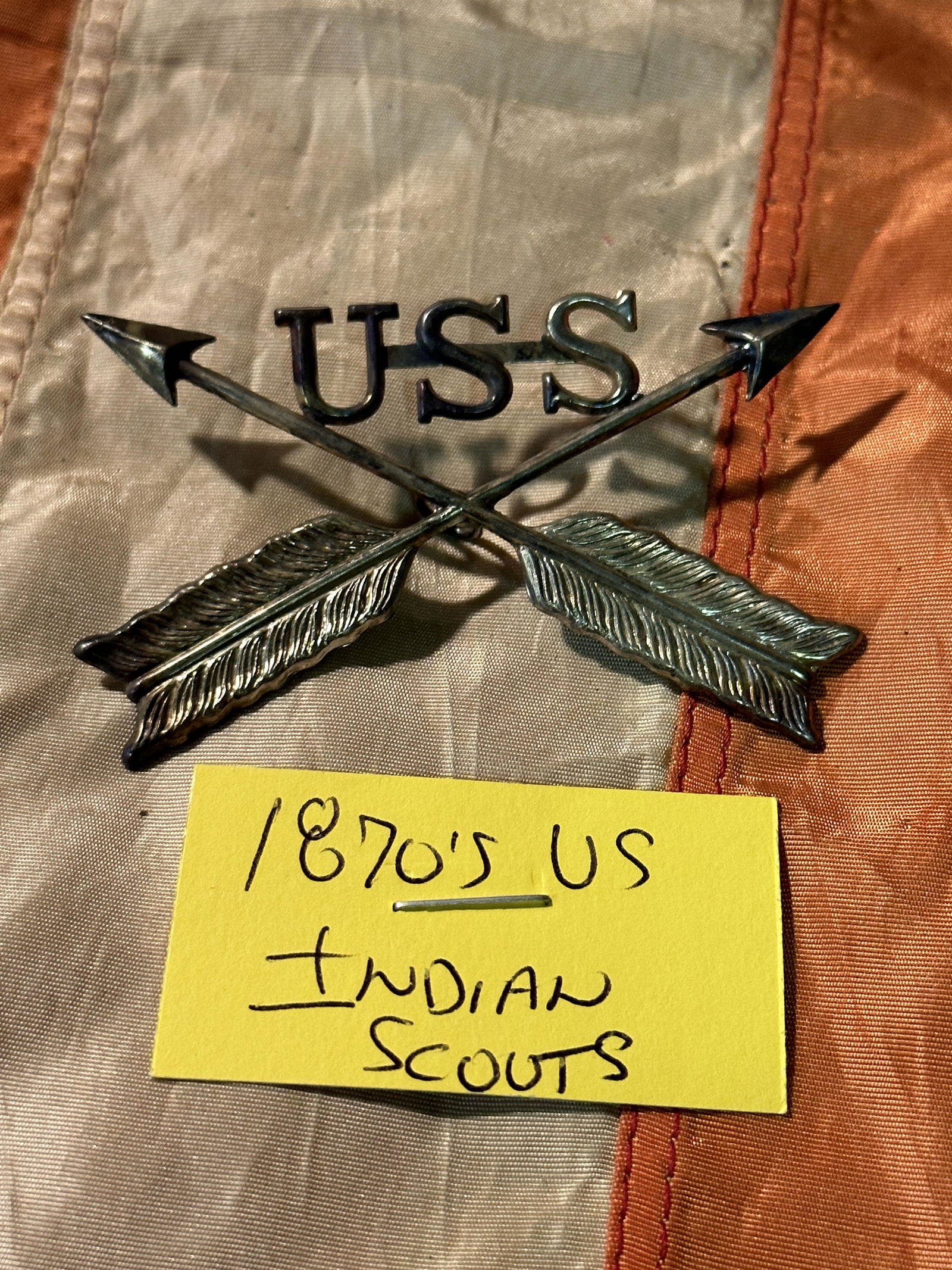 RARE 1870'S US INDIAN SCOUTS KEPI HAT CAP BADGE INSIGNIA: RARE 1870'S US INDIAN SCOUTS KEPI HAT CAP BADGE INSIGNIA. A RARE FIND. IT IS IN MINT OVERALL SHAPE AND CONDITION WITH A BEAUTIFUL OVERALL PATINA. PLEASE VIEW ALL DETAILED PICTURES. A GREAT FIND AND AN