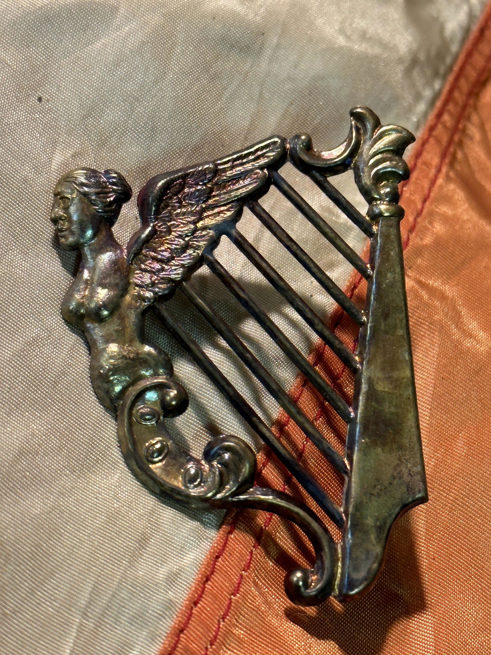 RARE CIVIL WAR NY IRISH BRIGADE KEPI HAT CAP BADGE INSIGNIA: RARE CIVIL WAR NY IRISH BRIGADE KEPI HAT CAP BADGE INSIGNIA. A RARE FIND. IT IS IN MINT OVERALL SHAPE AND CONDITION WITH A BEAUTIFUL OVERALL PATINA. HAS A GREAT LOOK TO IT WITH AN EXCELLENT OVERALL EY