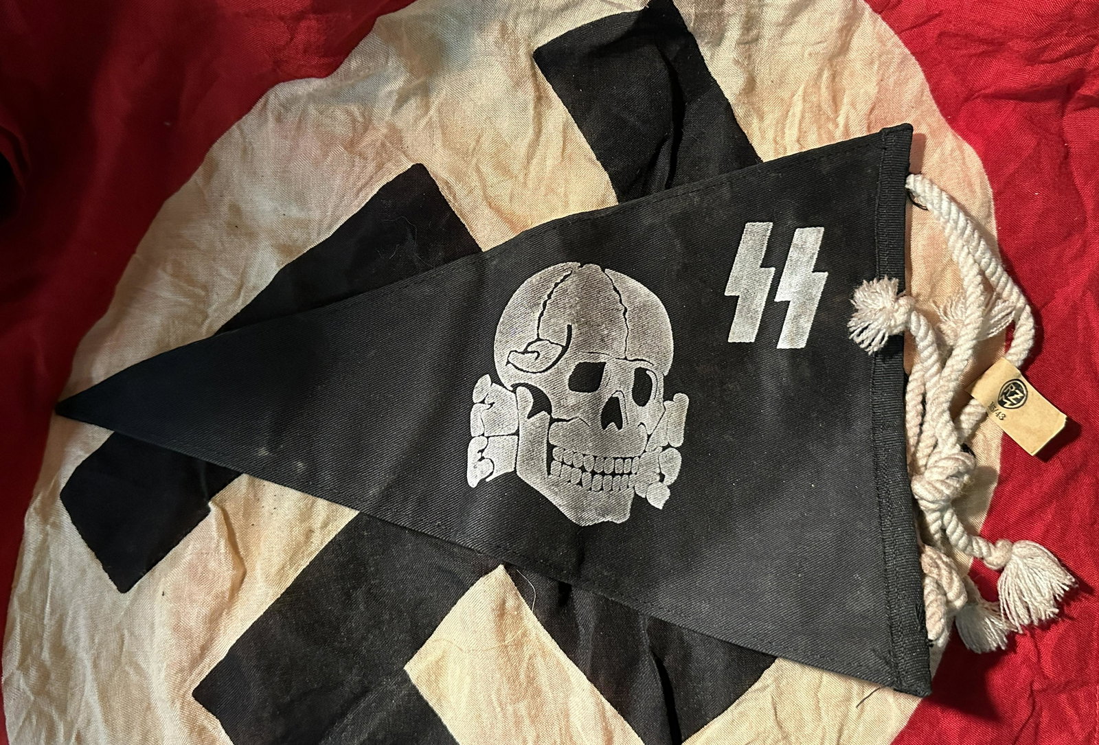 RARE WW2 GERMAN TOTENKOPF SS SKULL PENNANT W/RZM PAPERTAG: RARE WW2 GERMAN TOTENKOPF SS SKULL PENNANT W/RZM PAPERTAG. A RARE FIND. IT IS IN MINT OVERALL SHAPE AND CONDITION WITH A BEAUTIFUL OVERALL PATINA. SHOWS GOOD WEAR AND HEAVY USE. HAS THE PAPERTAG ATTAC