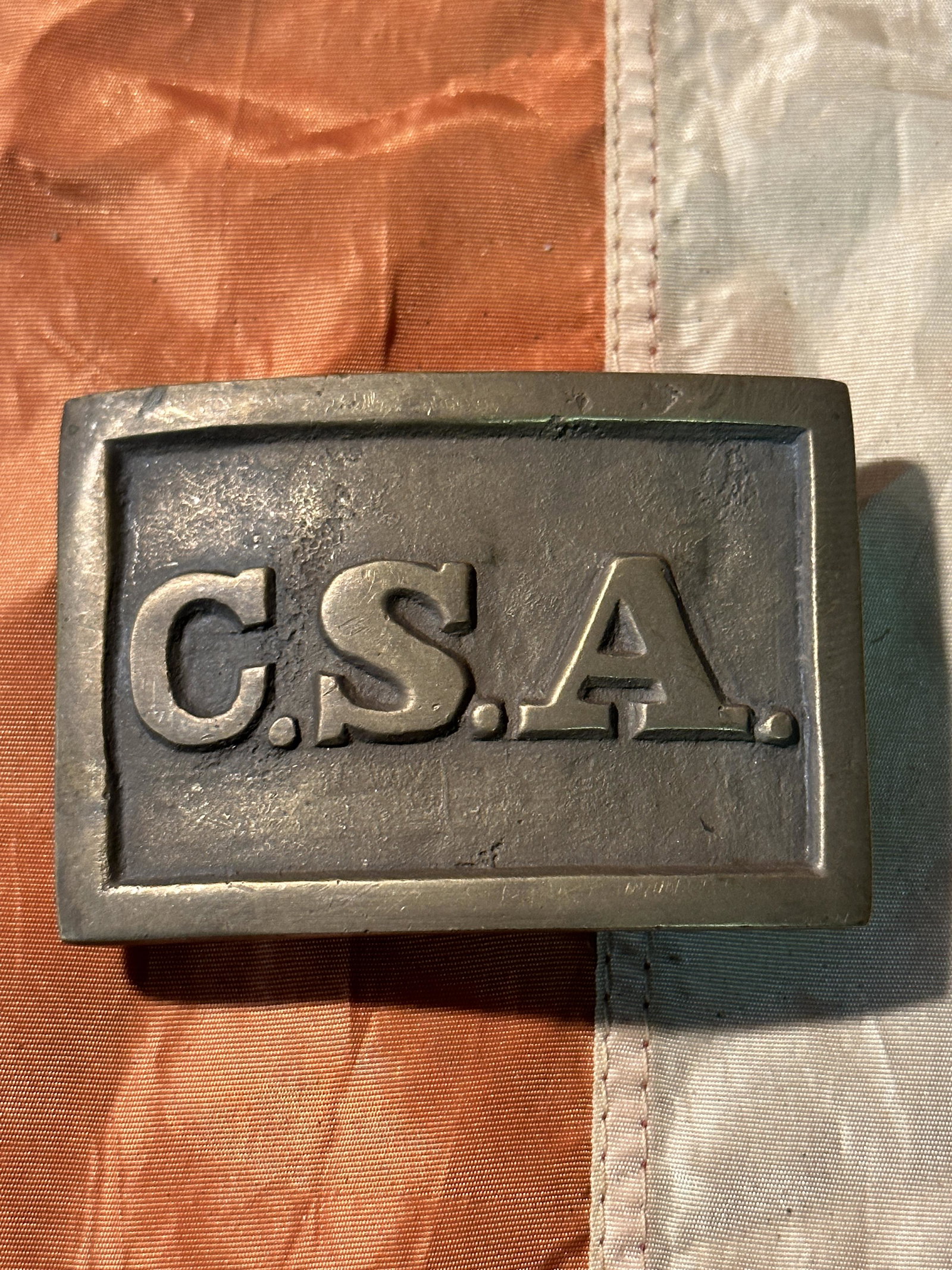 SCARCE CIVIL WAR CSA CONFEDERATE BELT BUCKLE: SCARCE CIVIL WAR CSA CONFEDERATE BELT BUCKLE. A RARE FIND. IT IS IN MINT OVERALL SHAPE AND CONDITION WITH A BEAUTIFUL OVERALL PATINA. HAS A GREAT LOOK TO IT WITH AN EXCELLENT OVERALL EYE APPEAL. A GRE