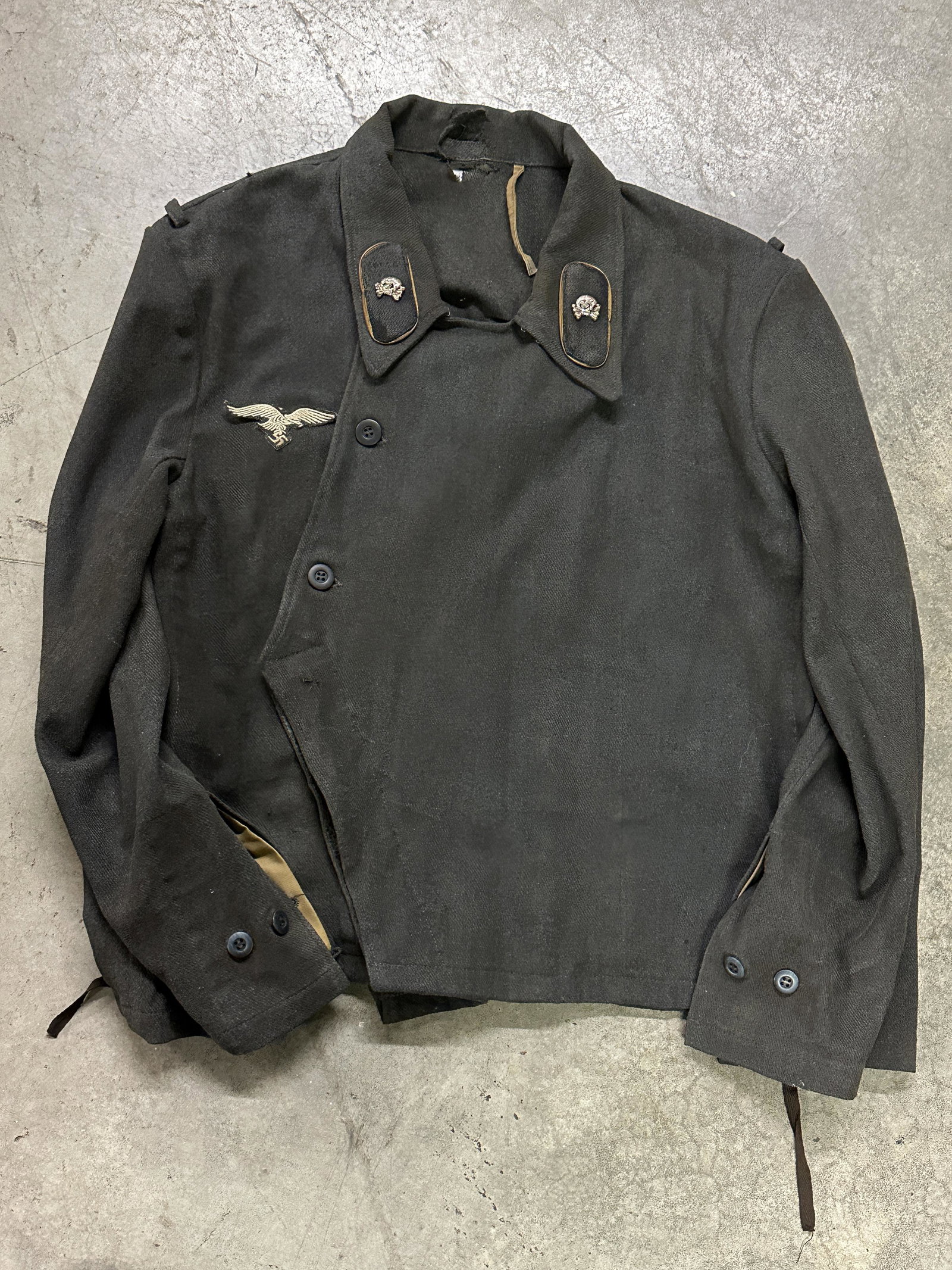 RARE WW2 GERMAN LUFTWAFFE PANZER WRAP PIPED FOR CAVALRY COAT JACKET: RARE WW2 GERMAN LUFTWAFFE PANZER WRAP PIPED FOR CAVALRY COAT JACKET. HAS THE MAKER MARKS ON THE INSIDE. SHOWS GOOD WEAR AND HEAVY USE. APPEARS TO BE VERY WELL WORN AND USED DURING BATTLE. HAS THE TOTE