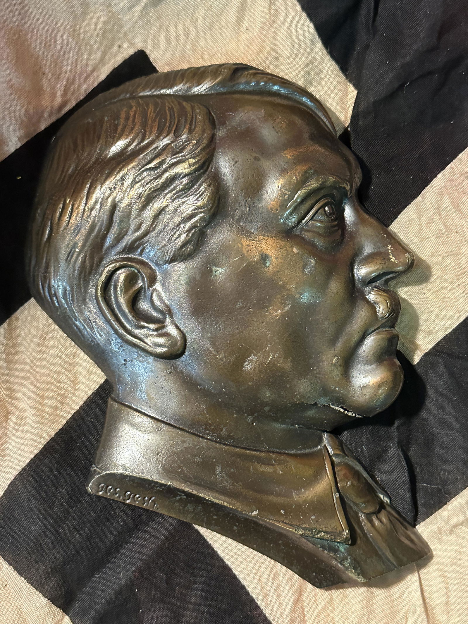 VET BRING BACK ADOLF HITLER BUILDING PLAQUE W/MAKER MARKS: VET BRING BACK WW2 GERMAN ADOLF HITLER BUILDING PLAQUE W/MAKER MARKS. A VERY RARE FIND. IT IS IN MINT OVERALL SHAPE AND CONDITION WITH A BEAUTIFUL OVERALL PATINA. WAS TAKEN OFF A NAZI BUILDING AND BRO