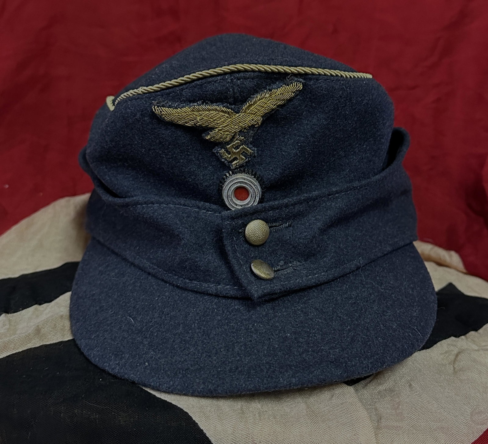 DATED 1943 WW2 GERMAN LUFTWAFFE HIGH RANK PILOT GENERAL FIELD CAP BY ROBERT LUBSTEIN BERLIN N.O. 55.: DATED 1943 WW2 GERMAN LUFTWAFFE HIGH RANK PILOT GENERAL FIELD CAP BY ROBERT LUBSTEIN BERLIN N.O. 55. A VERY RARE FIND. MAKER MARKED AND DATED ON THE INSIDE OF THE CAP. SHOWS GOOD WEAR AND USE. THIS CA