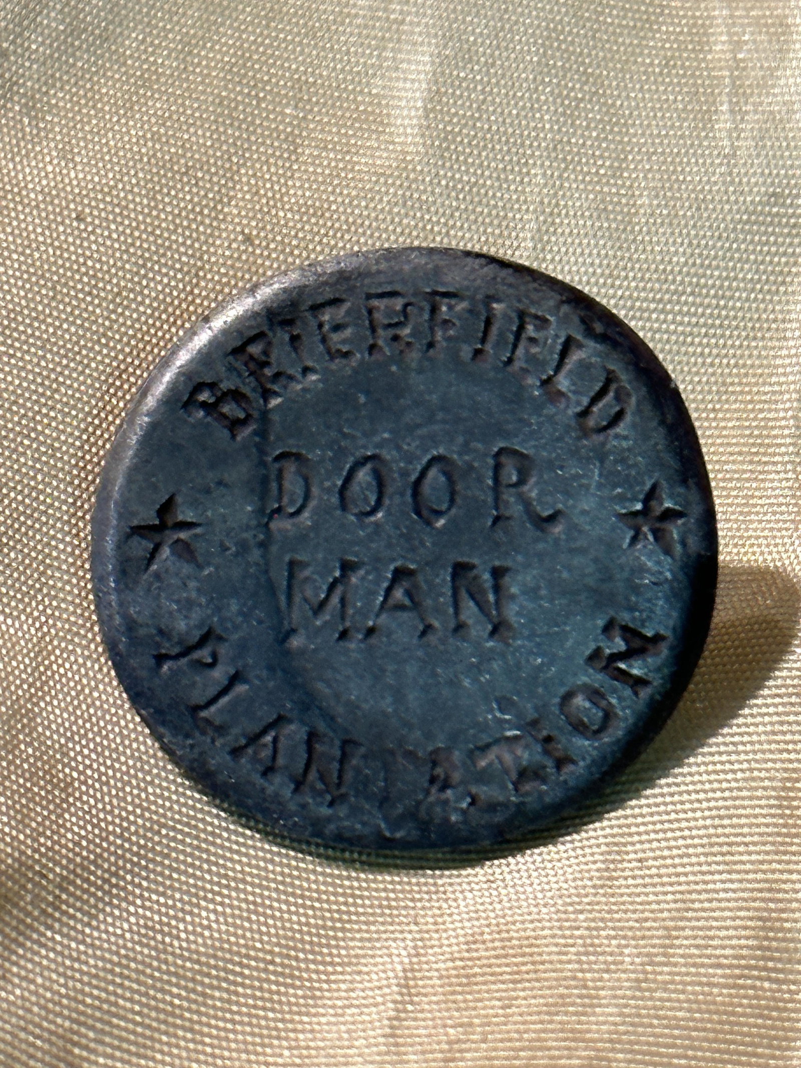 DATED 1850 BRIERFIELD PLANTATION DOOR MAN SERVANT SLAVE BUTTON: DATED 1850 BRIERFIELD PLANTATION DOOR MAN SERVANT SLAVE BUTTON. A VERY RARE FIND. IT IS IN MINT OVERALL SHAPE AND CONDITION WITH A BEAUTIFUL OVERALL PATINA. PLEASE VIEW ALL DETAILED PICTURES. WOULD MA